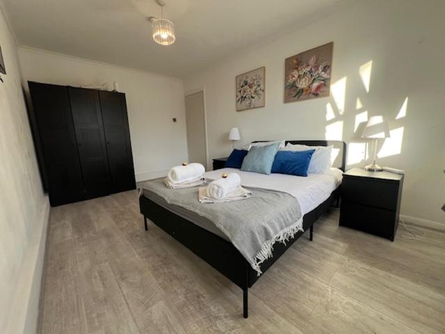 Wimbledon Central Stylish 2-Bedroom Apartment!