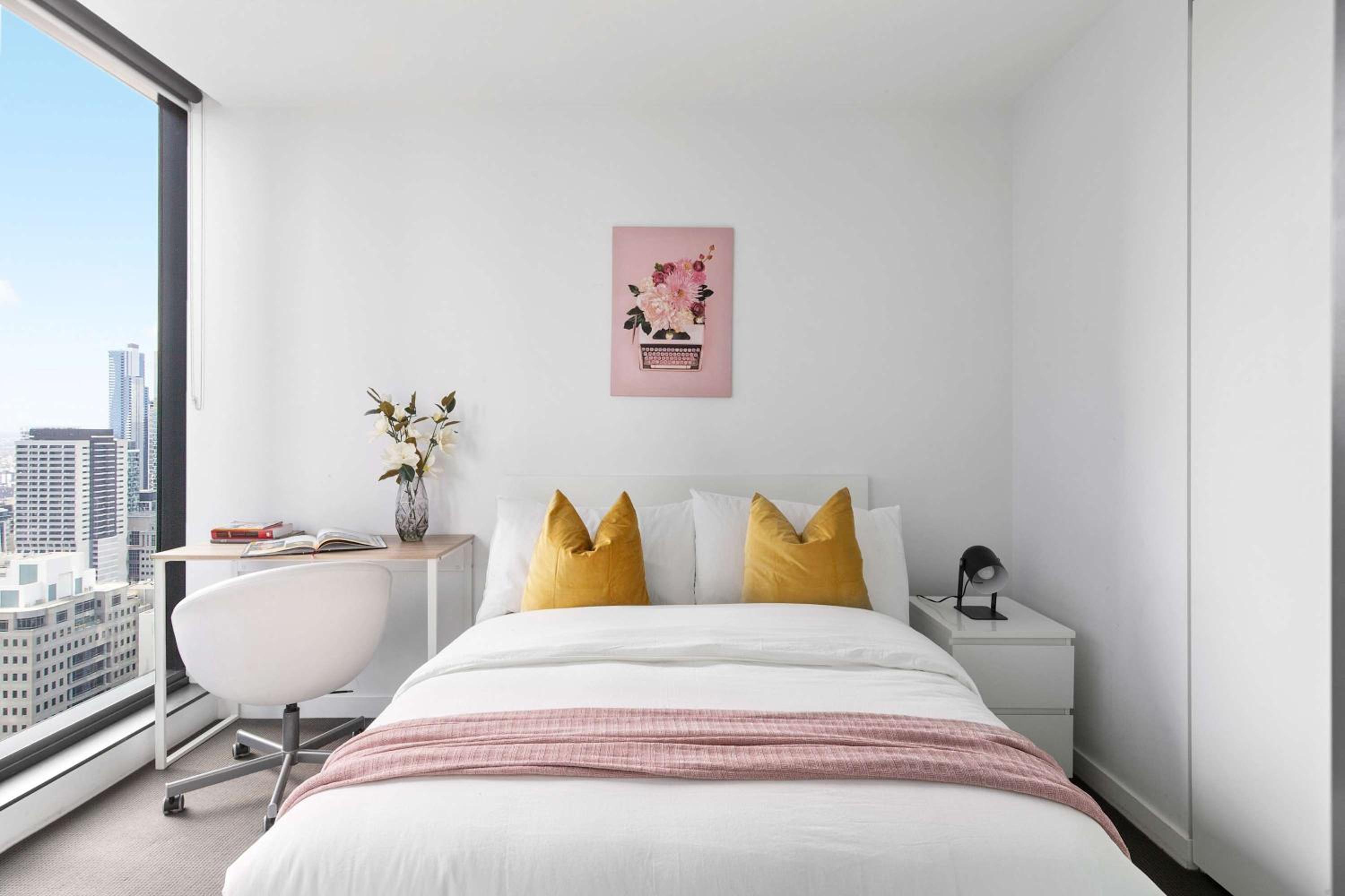 Stylish Pet-Friendly 2BR Walk to Southern Cross