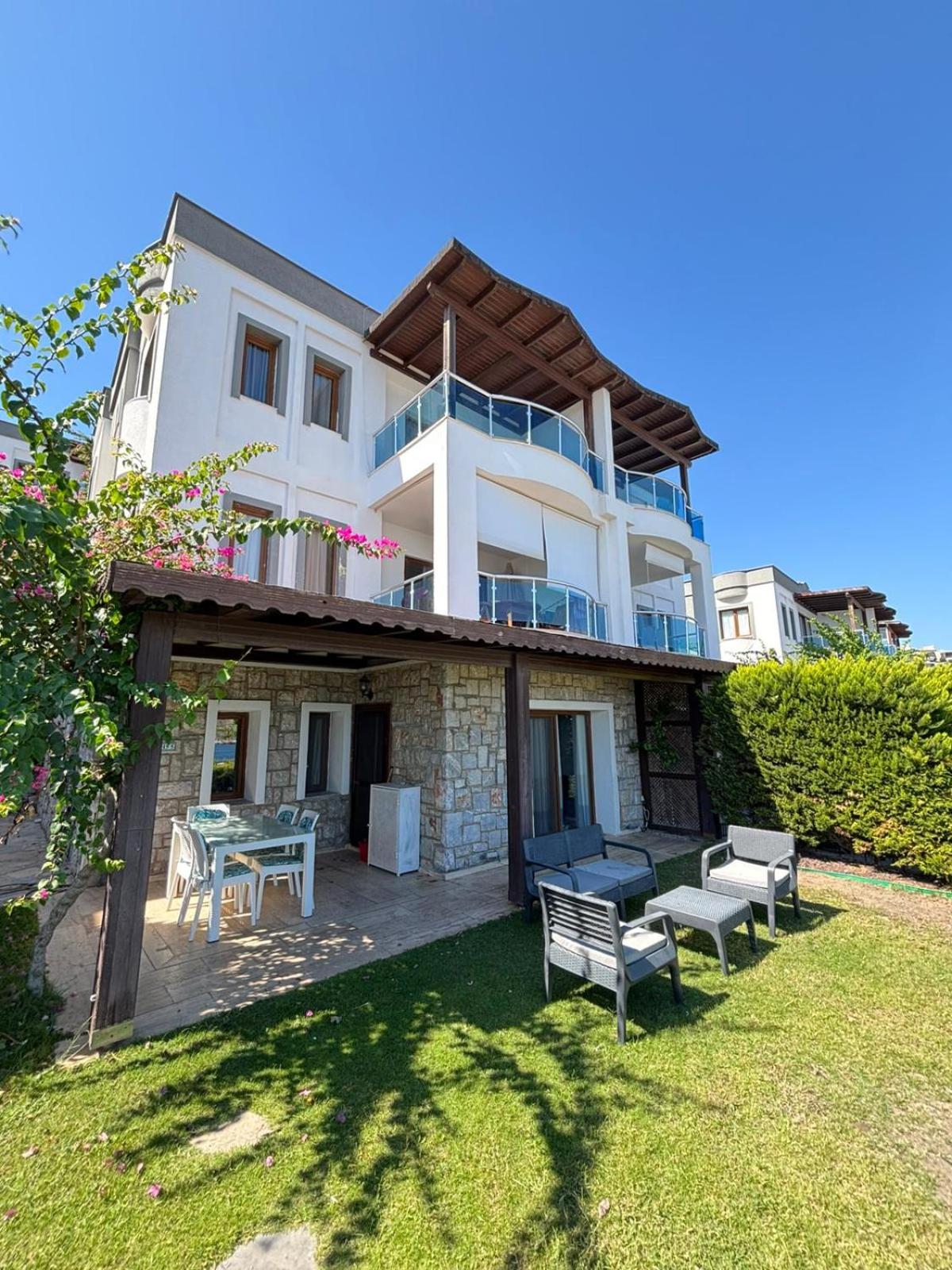 aura residence
