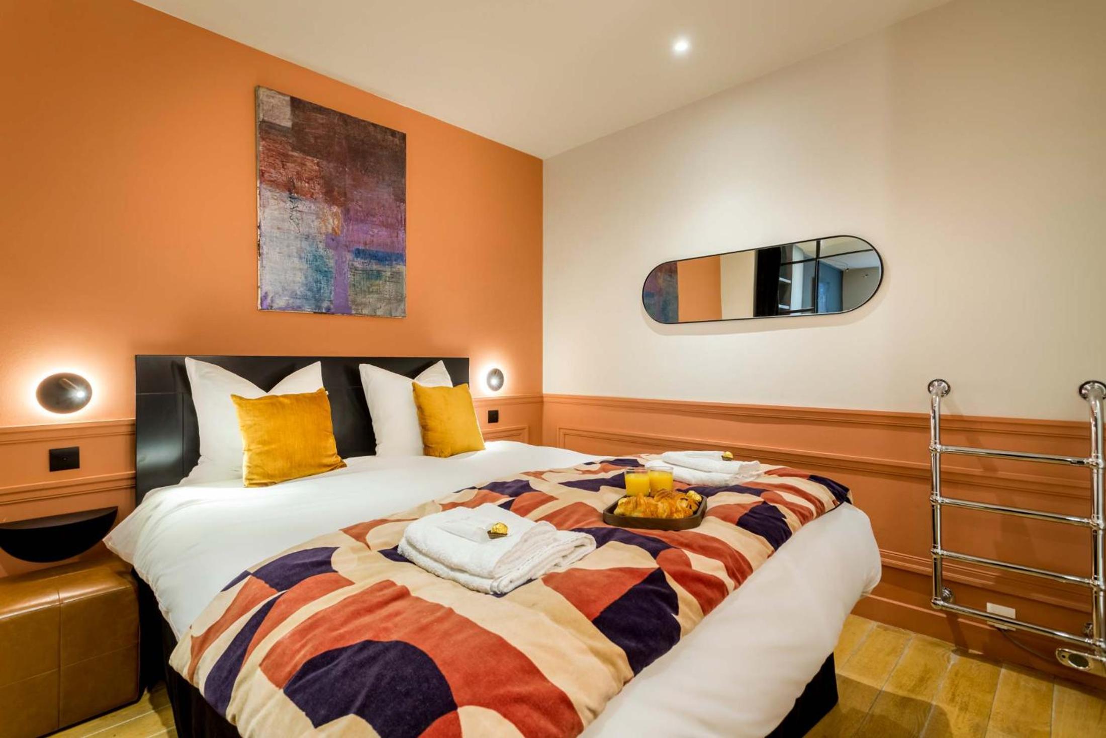 Place des Vosges Apartment with Air Conditioning