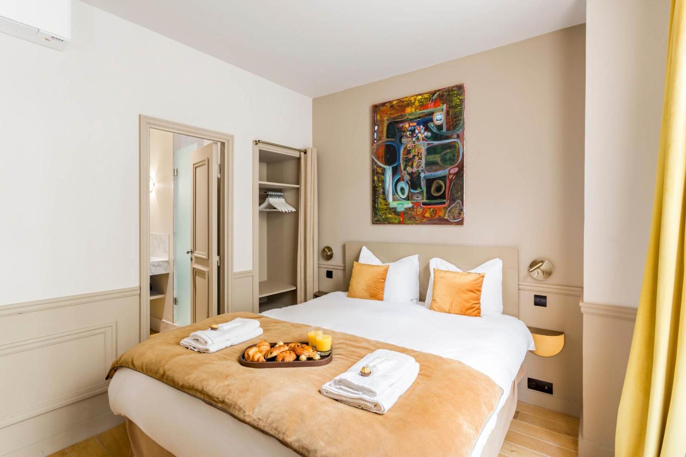 Place des Vosges Apartment with Air Conditioning