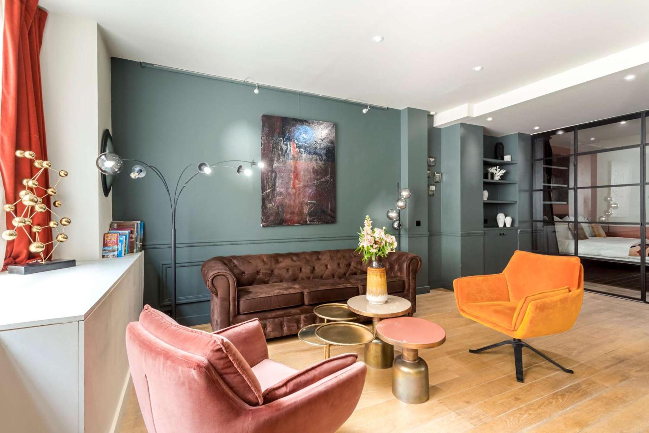 Place des Vosges Apartment with Air Conditioning