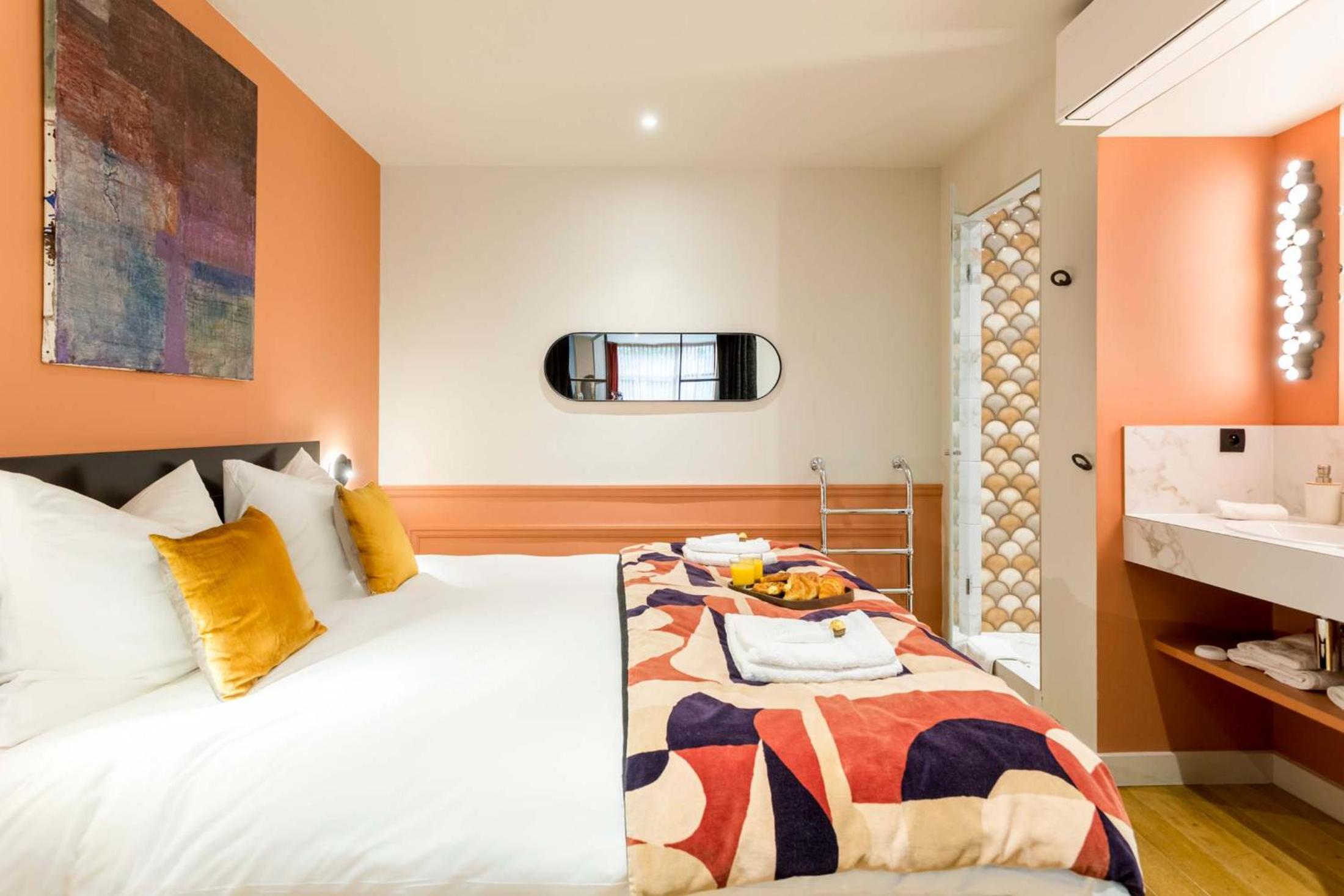 Place des Vosges Apartment with Air Conditioning