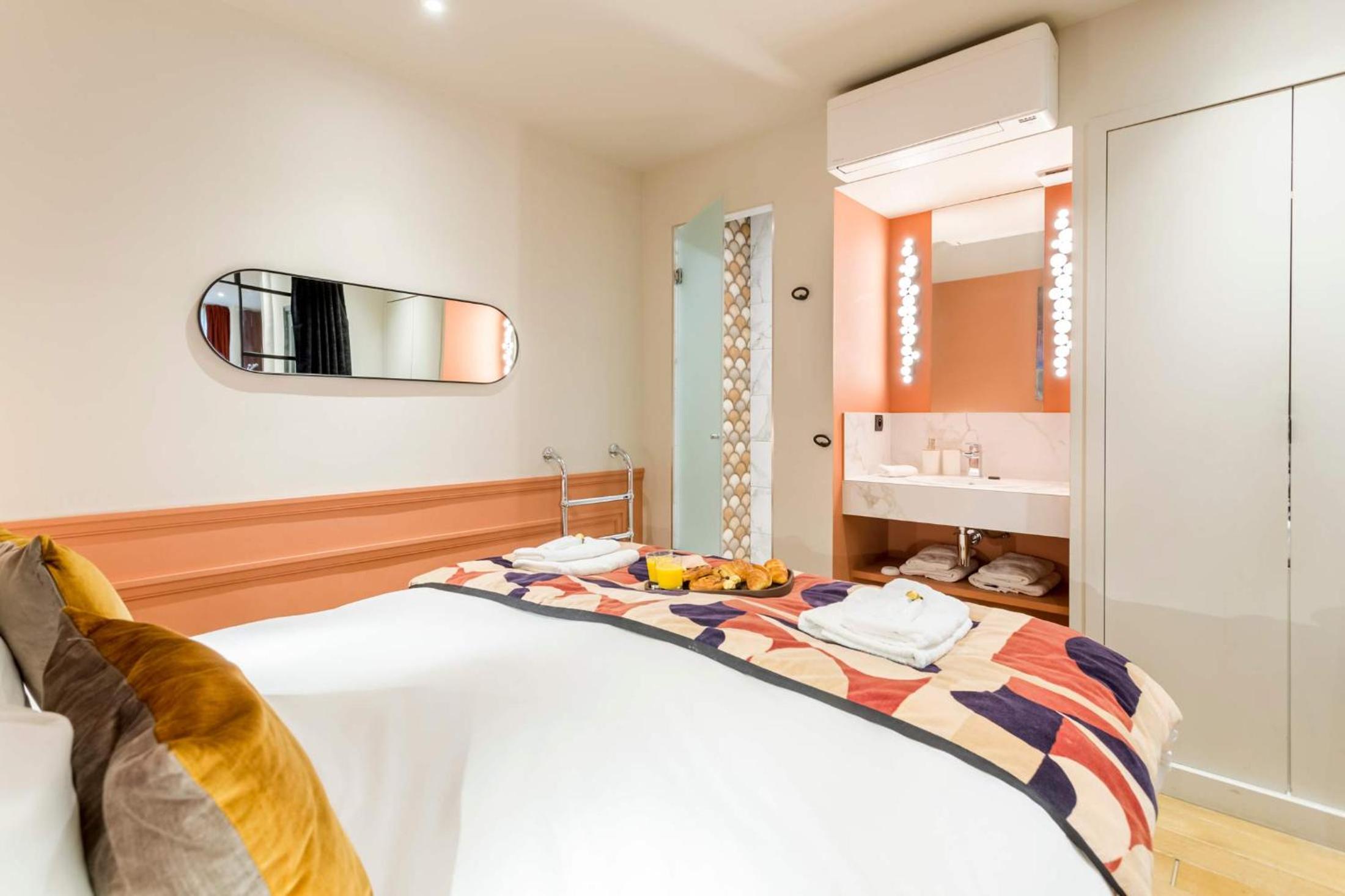 Place des Vosges Apartment with Air Conditioning