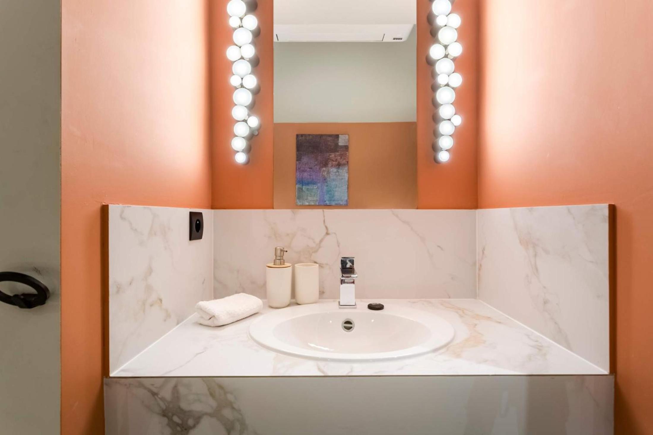 Place des Vosges Apartment with Air Conditioning