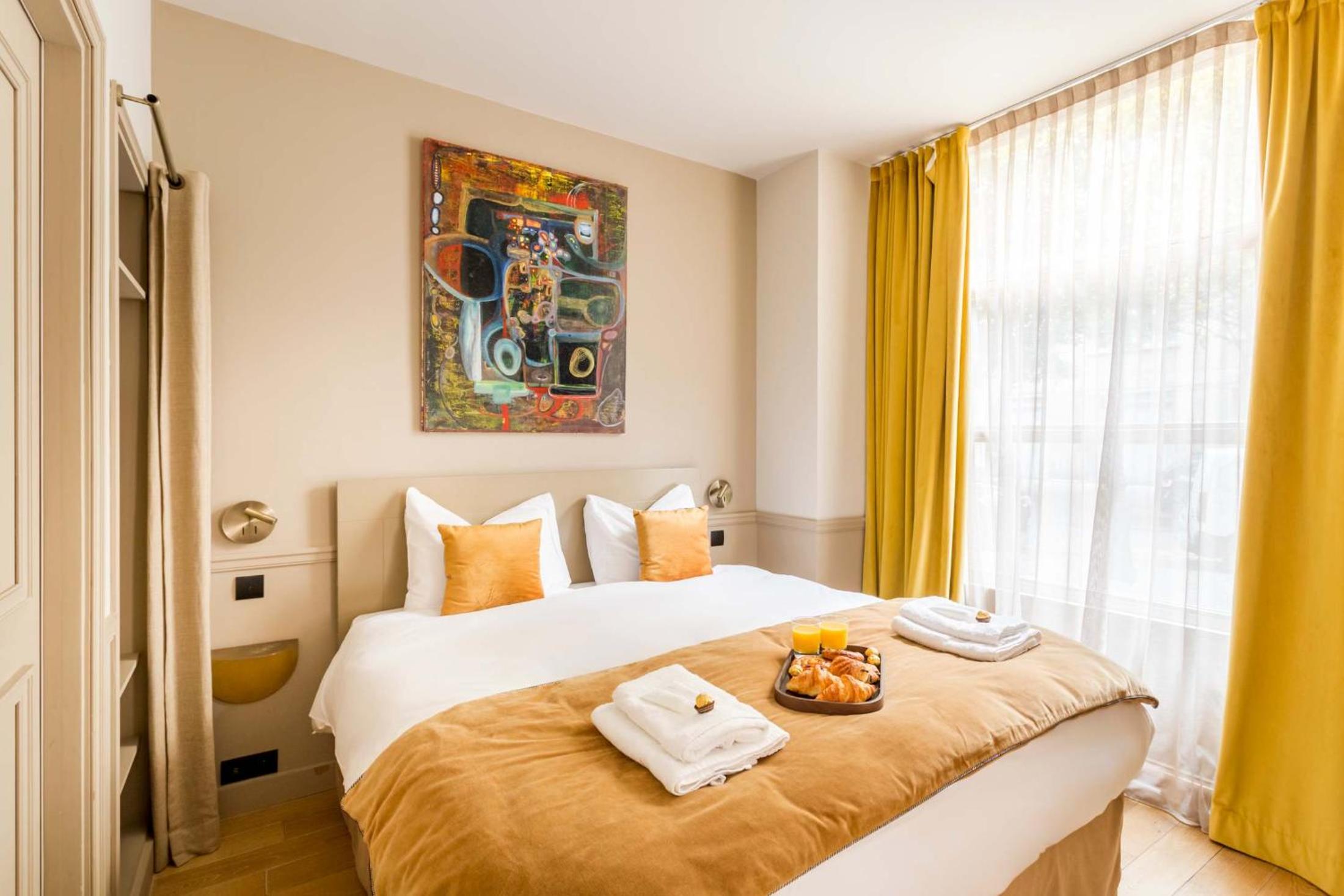 Place des Vosges Apartment with Air Conditioning