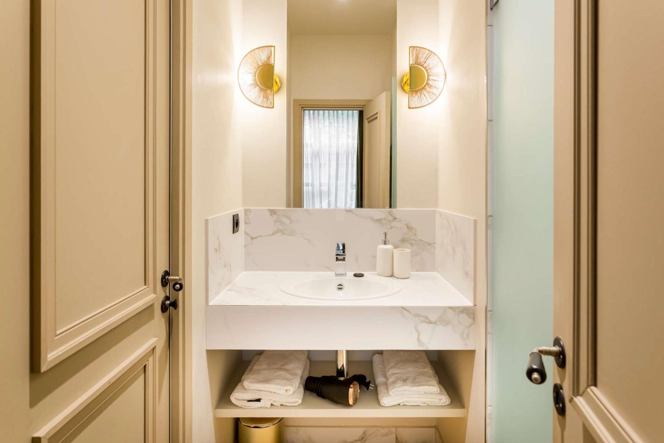 Place des Vosges Apartment with Air Conditioning