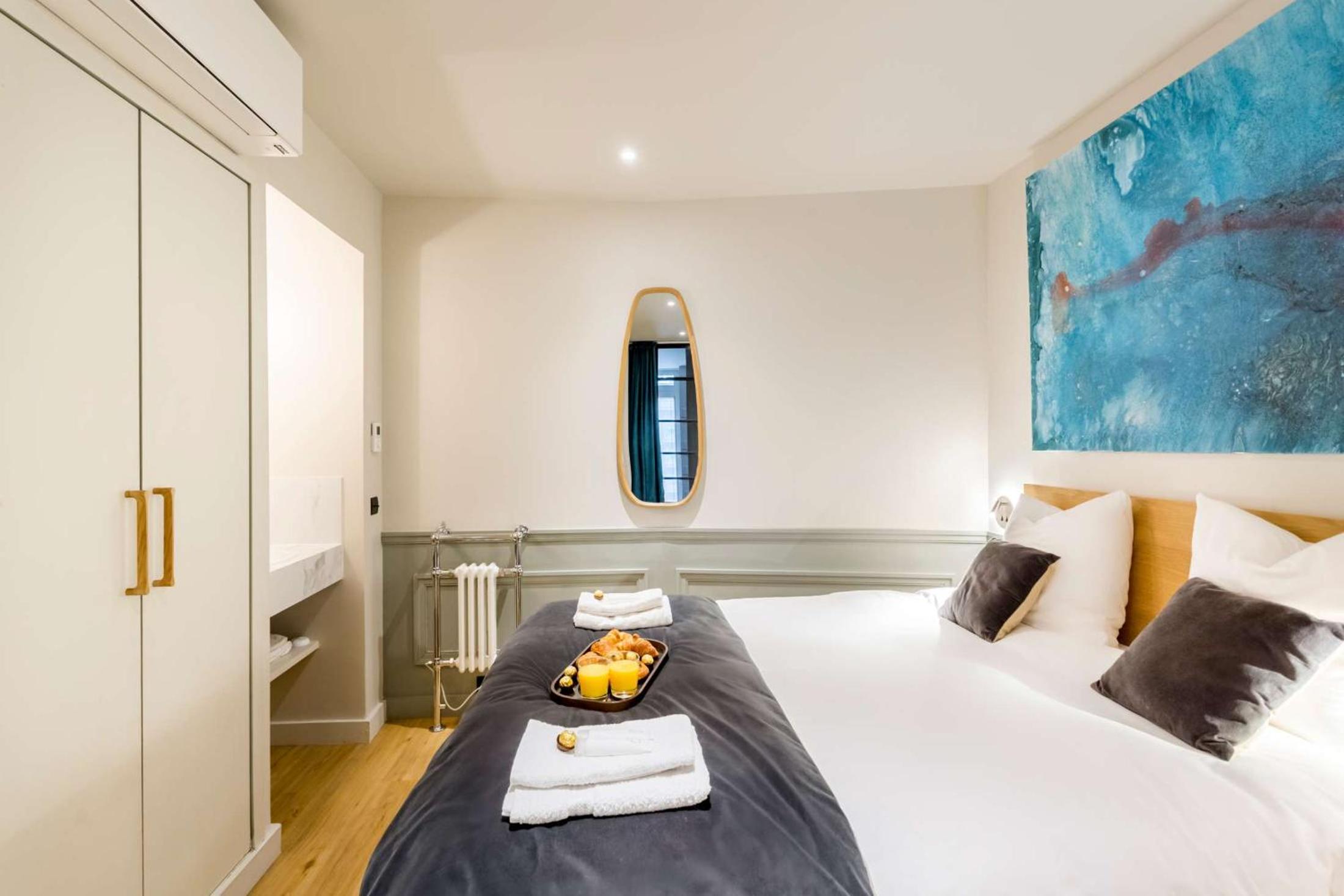 Place des Vosges Apartment with Air Conditioning
