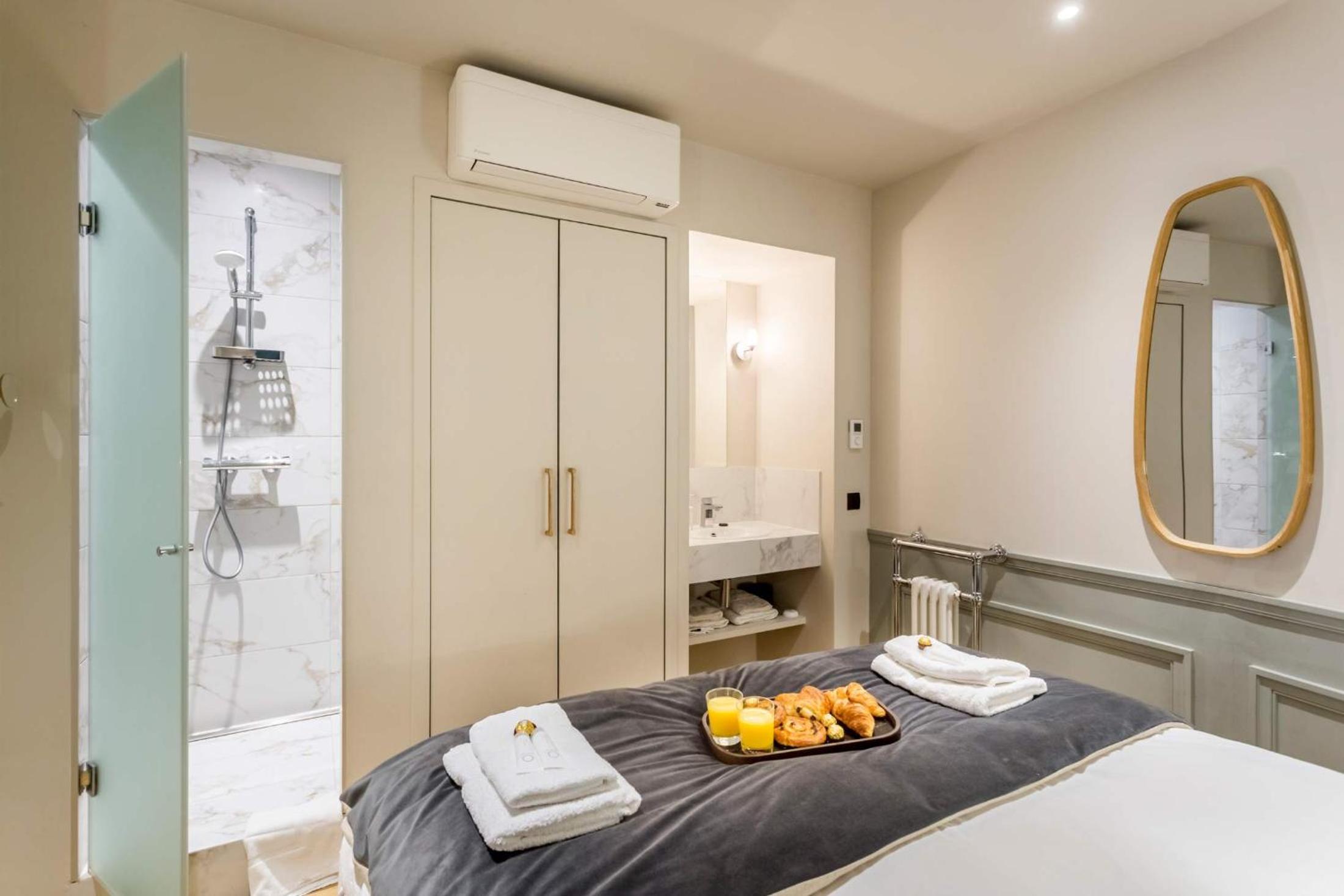 Place des Vosges Apartment with Air Conditioning
