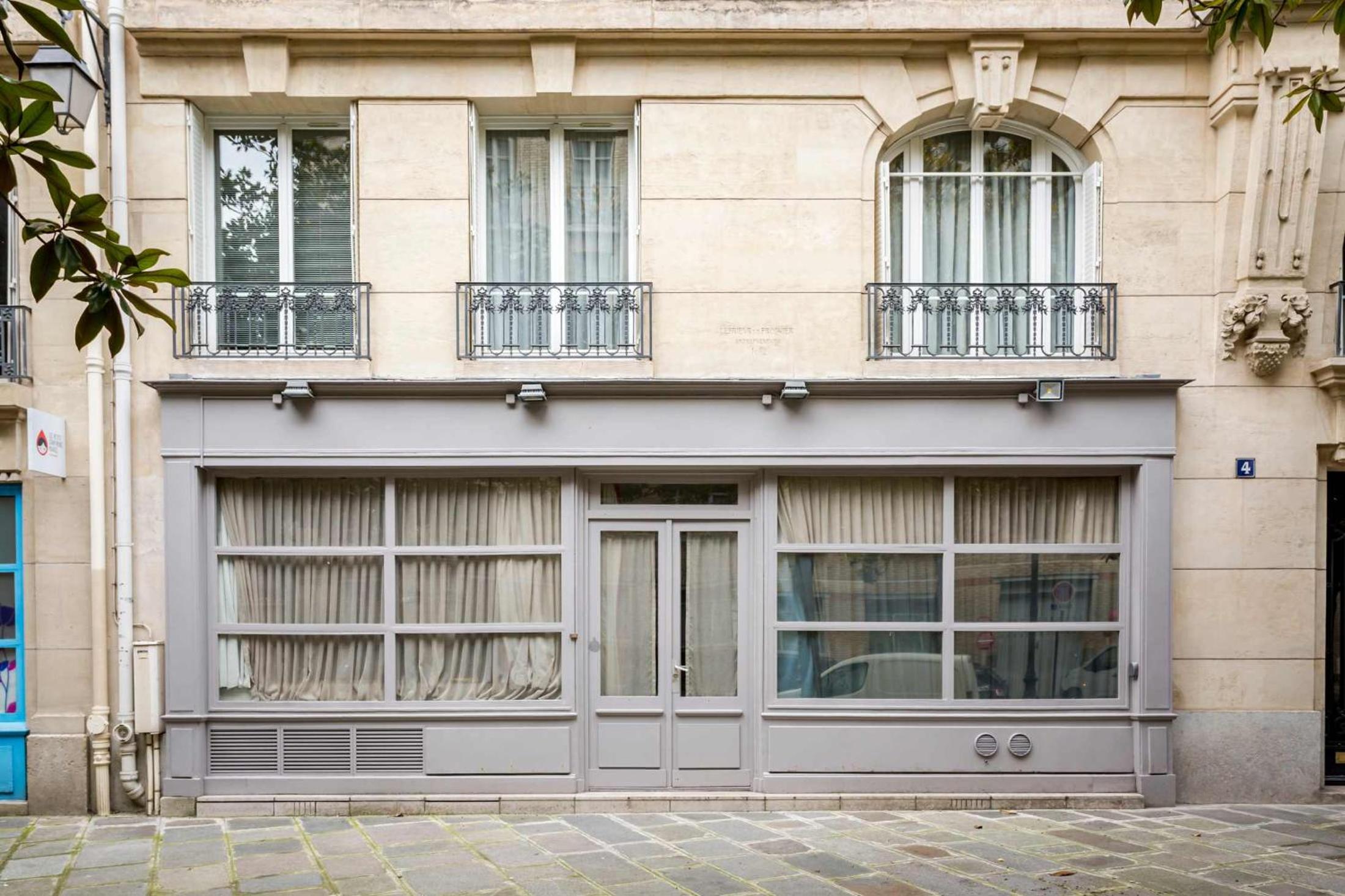 Place des Vosges Apartment with Air Conditioning