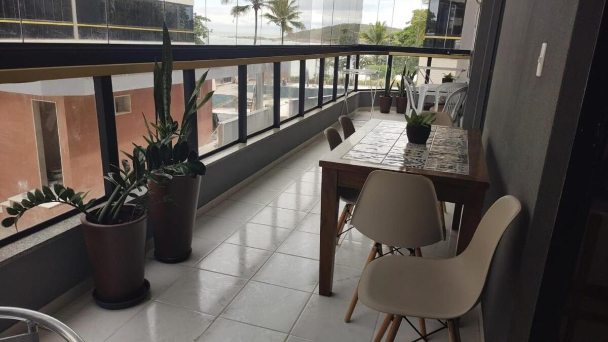 Lindo apartamento frente mar Peracanga