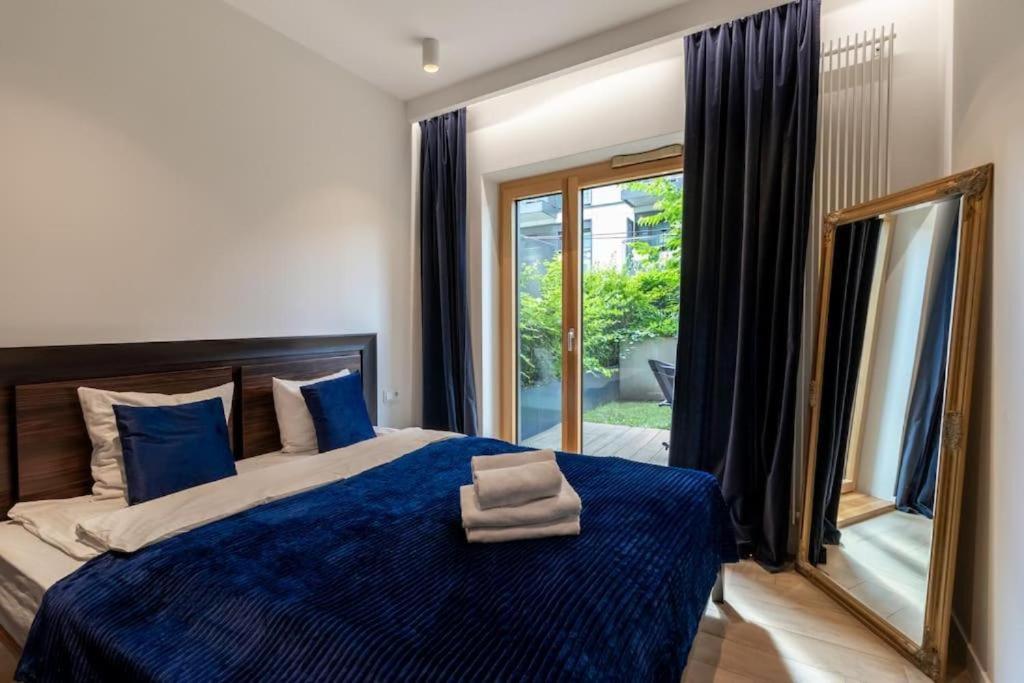 Close-Golden Apartments Warsaw - Luxury 2-Bedroom, Mennica Residence&144