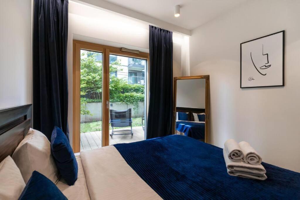 Close-Golden Apartments Warsaw - Luxury 2-Bedroom, Mennica Residence&144