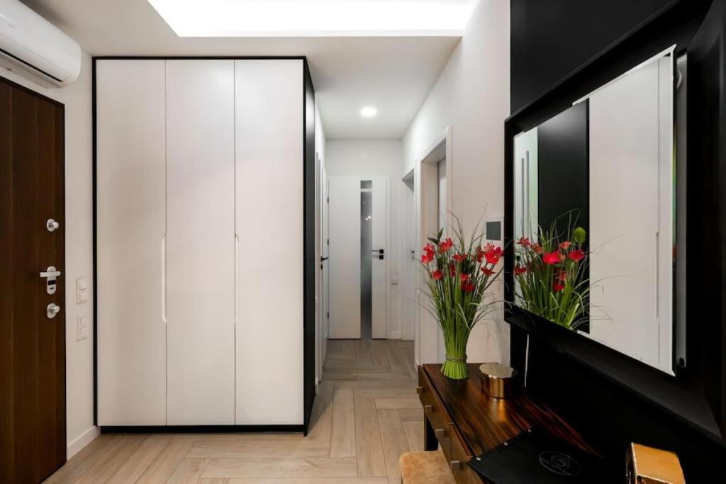 Close-Golden Apartments Warsaw - Luxury 2-Bedroom, Mennica Residence&144