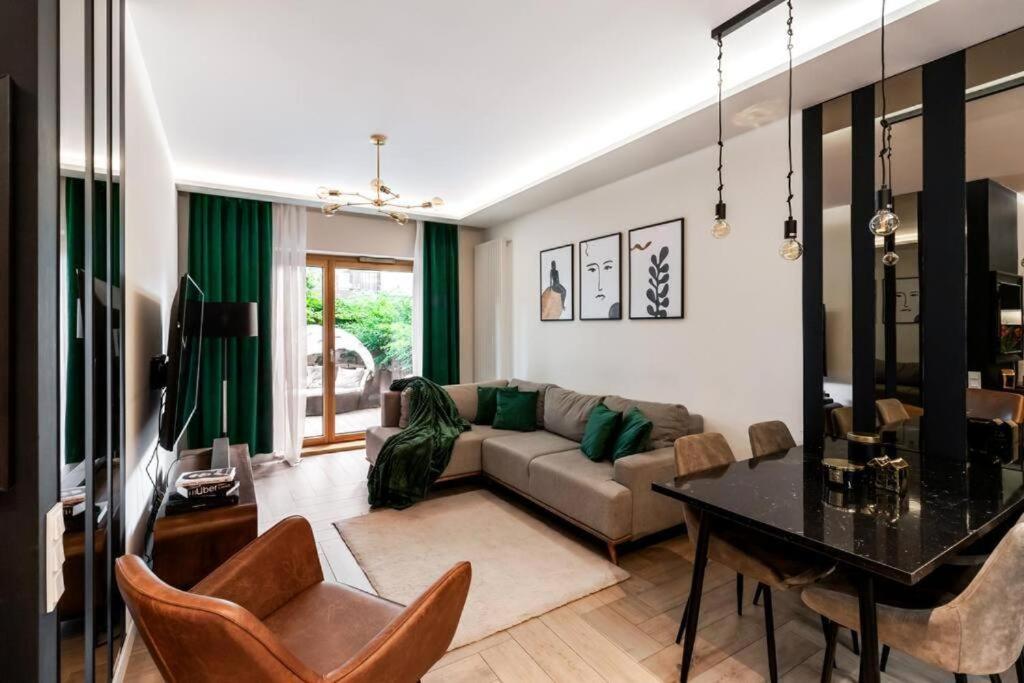 Close-Golden Apartments Warsaw - Luxury 2-Bedroom, Mennica Residence&144