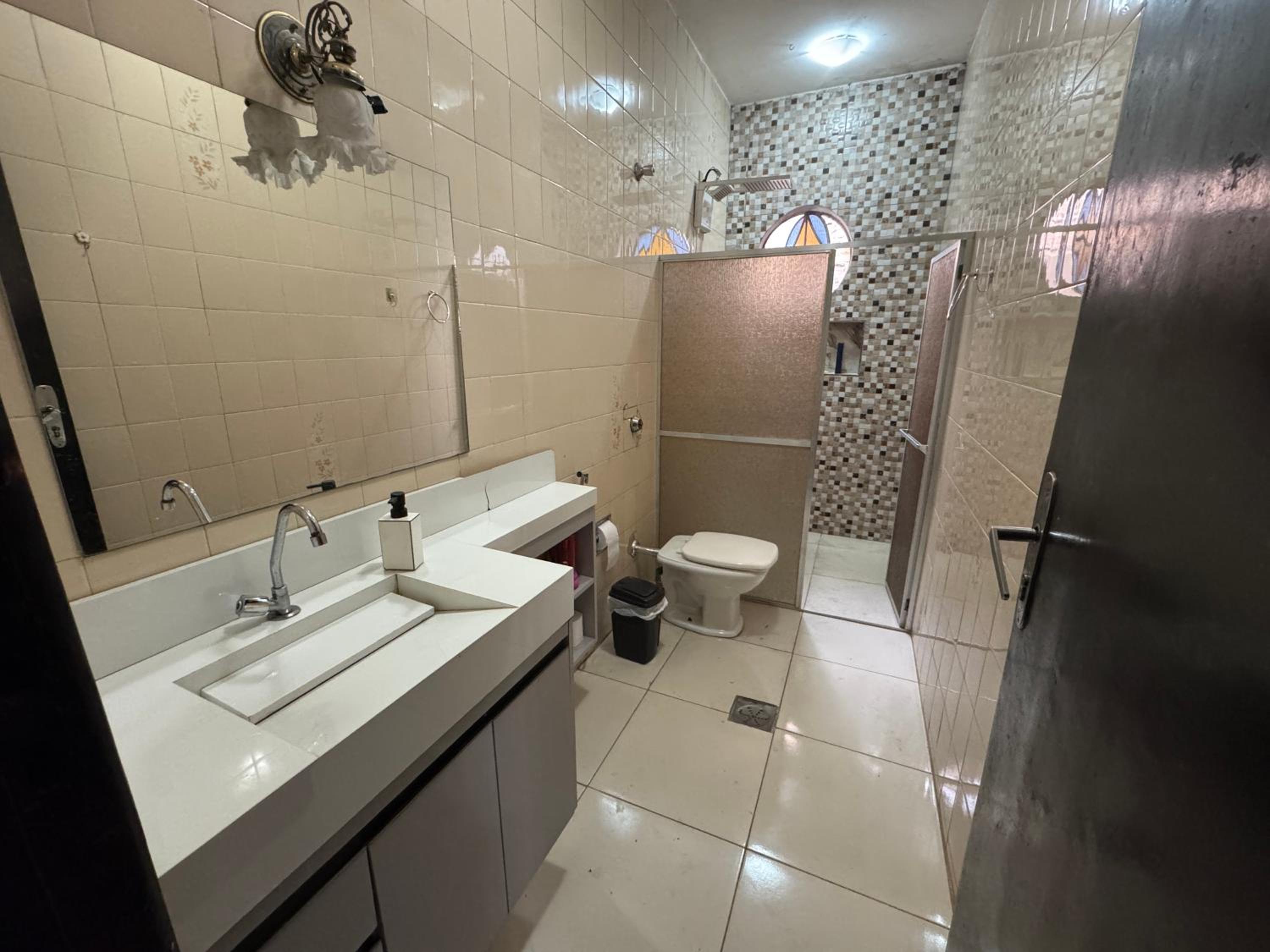 Casa espaçosa com piscina e churrasqueira