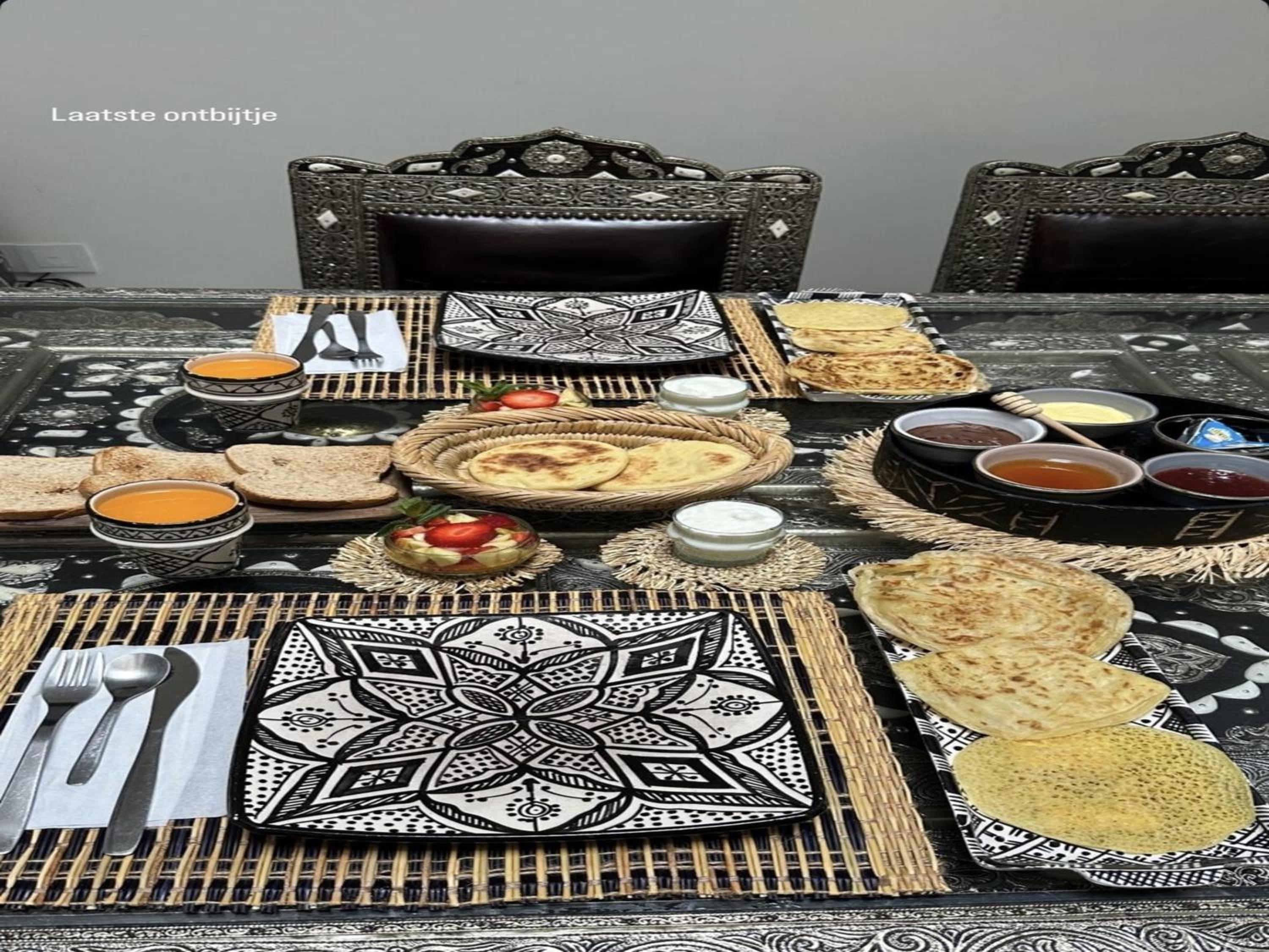 Riad zineb au cœur de Marrakech &3 Piscines &Jacuzzi & Petit-Déjeuner& parking gratuit