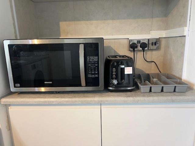 Wimbledon Central Stylish 2-Bedroom Apartment!
