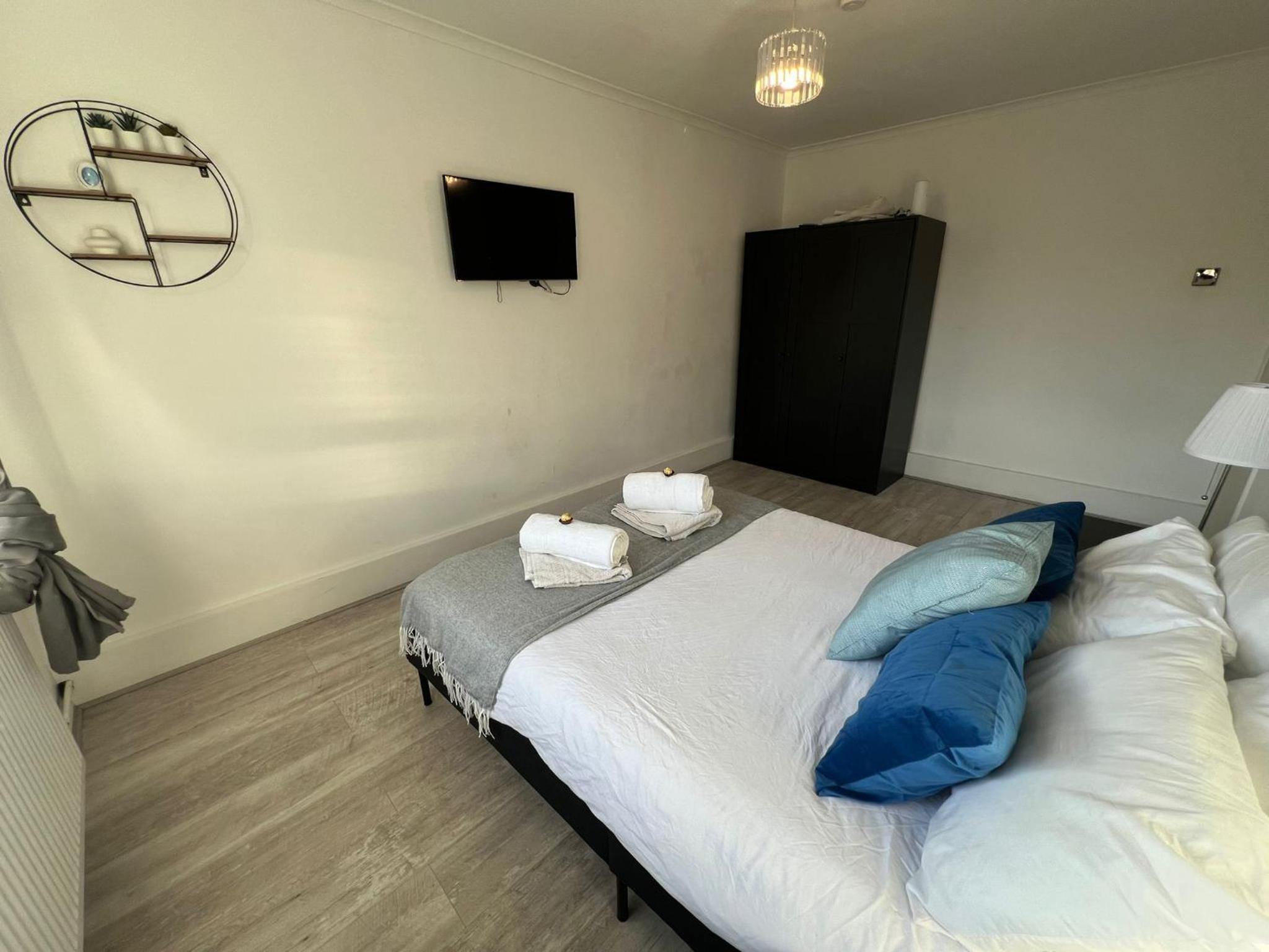 Wimbledon Central Stylish 2-Bedroom Apartment!