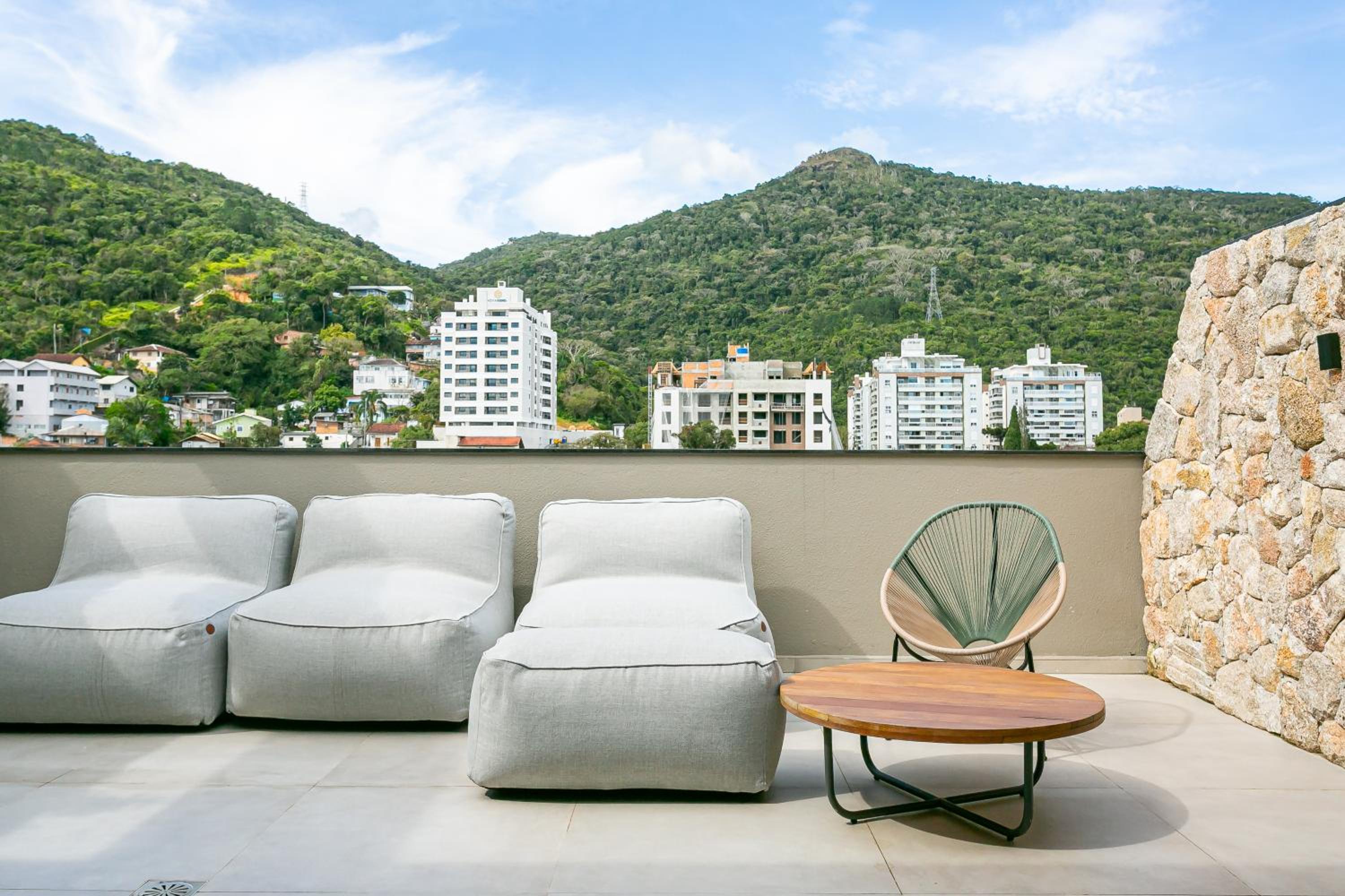 First Residencial Multifuncional by Viva - Conforto e Fácil Acesso às Melhores Praias de Floripa