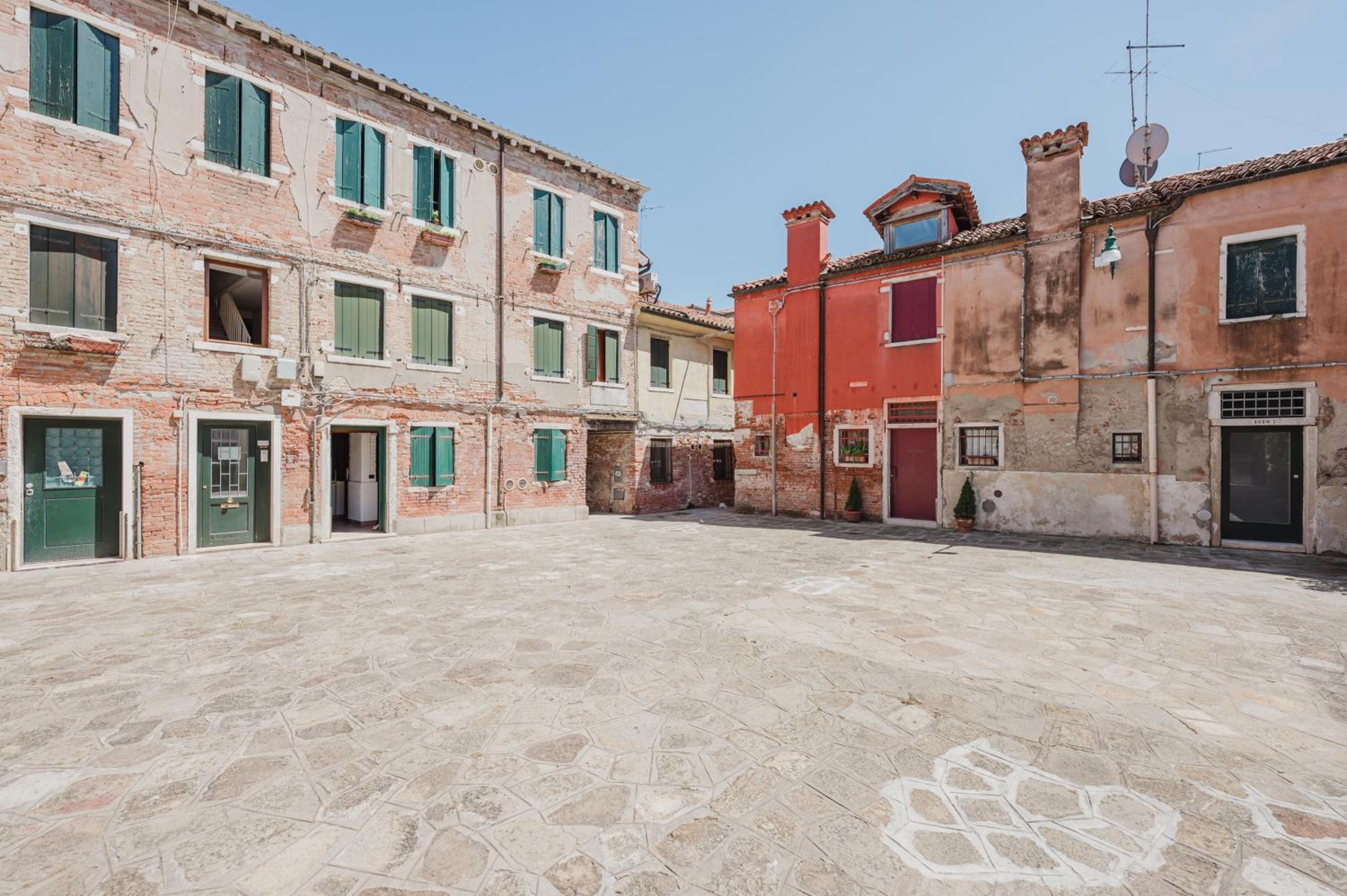 Balastro Design Rooms - Venice City Center