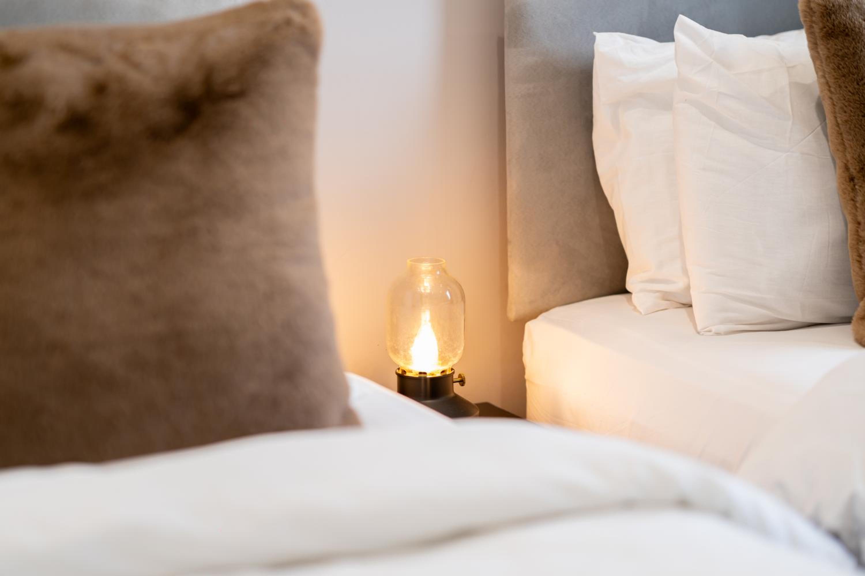 3BR Sleeps 6, Free Parking, City & Beach