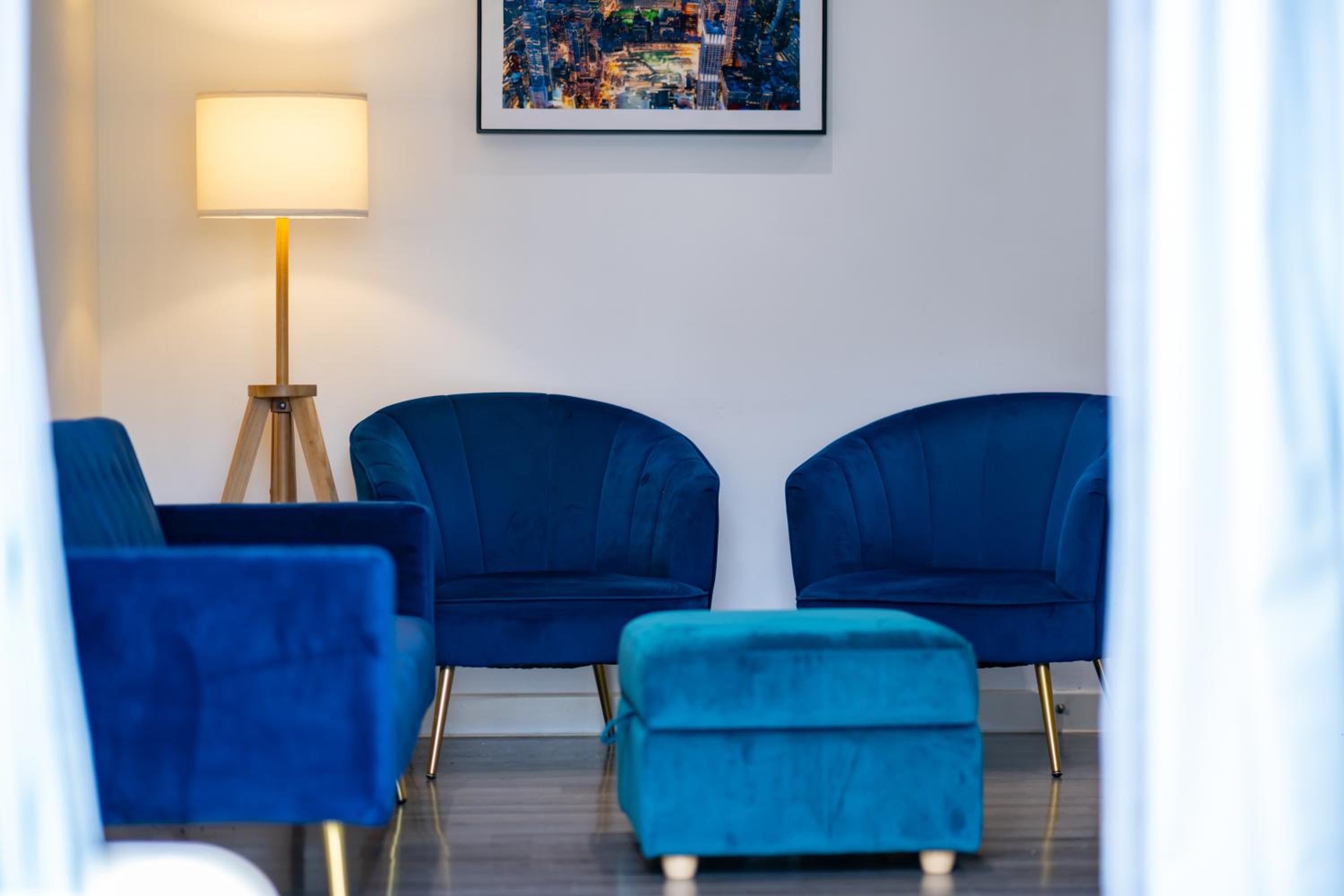 3BR Sleeps 6, Free Parking, City & Beach