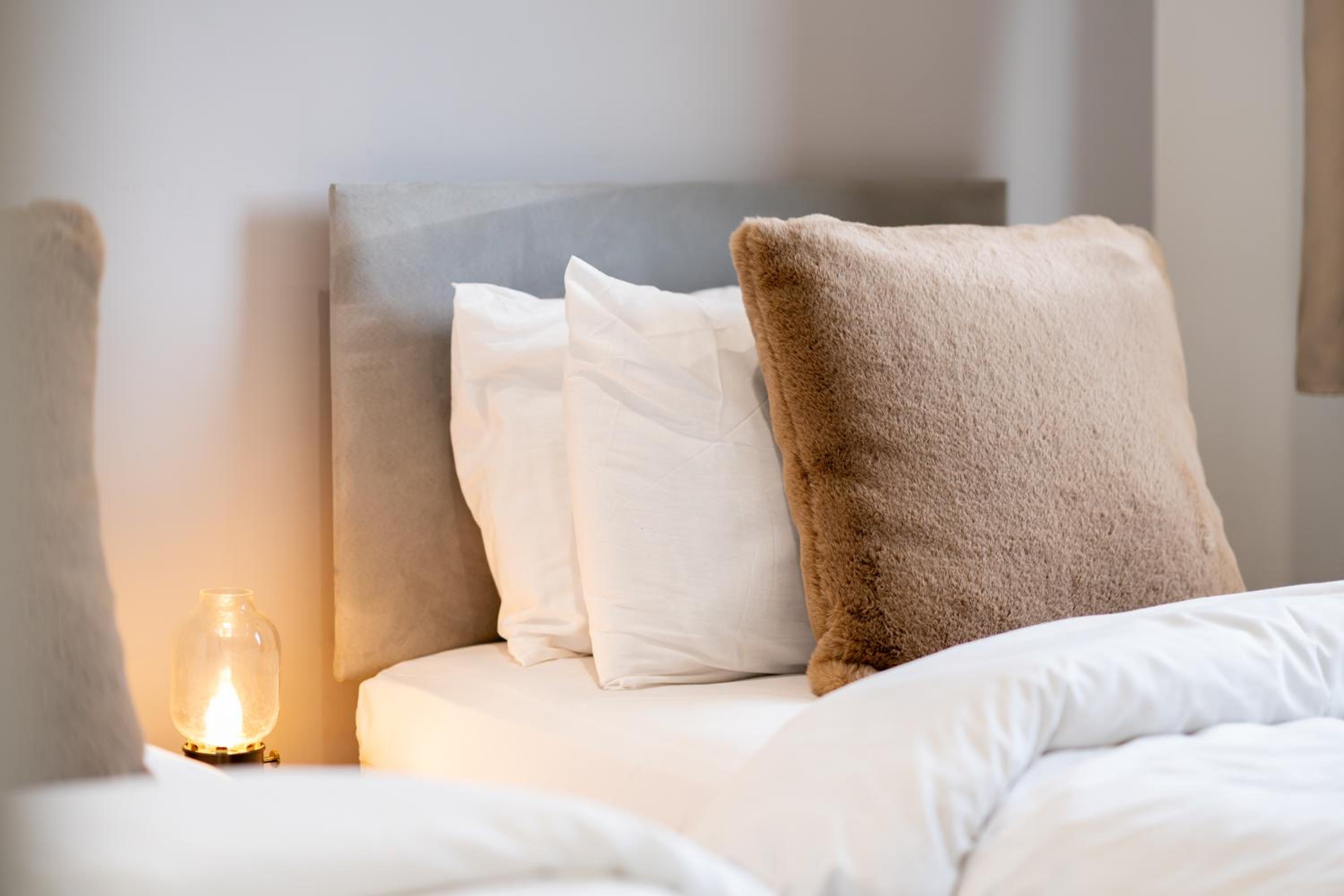 3BR Sleeps 6, Free Parking, City & Beach