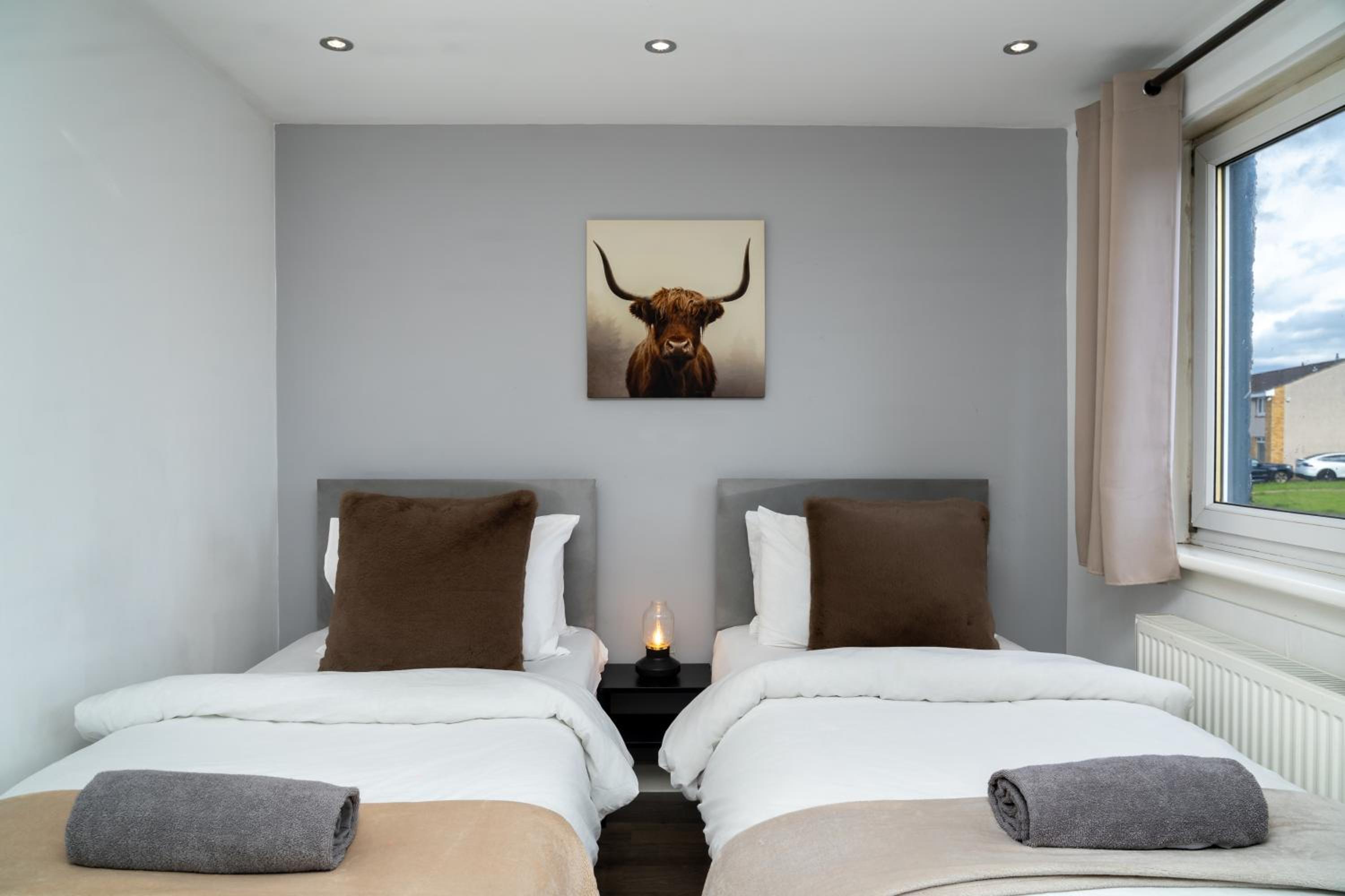 3BR Sleeps 6, Free Parking, City & Beach