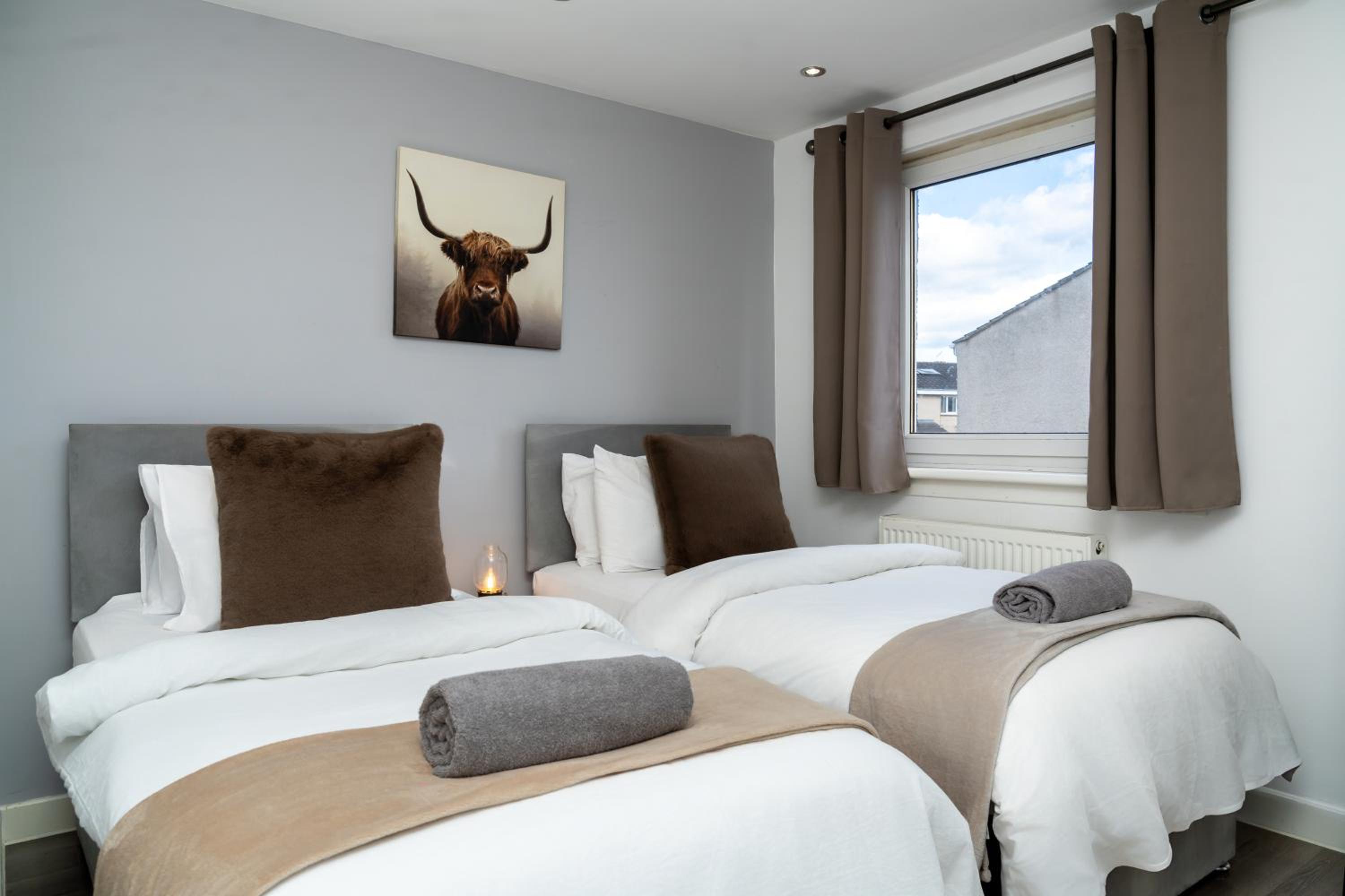 3BR Sleeps 6, Free Parking, City & Beach