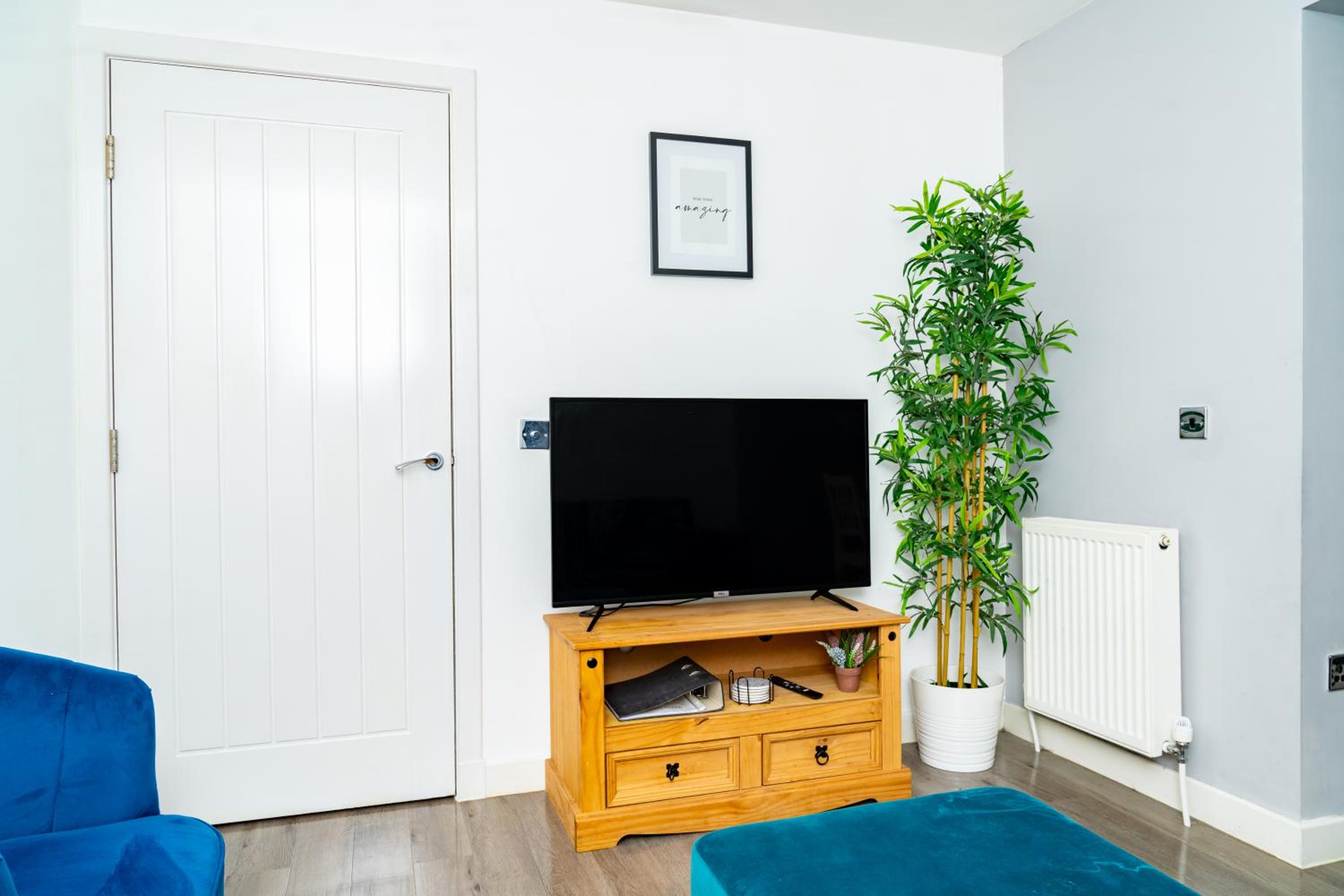 3BR Sleeps 6, Free Parking, City & Beach