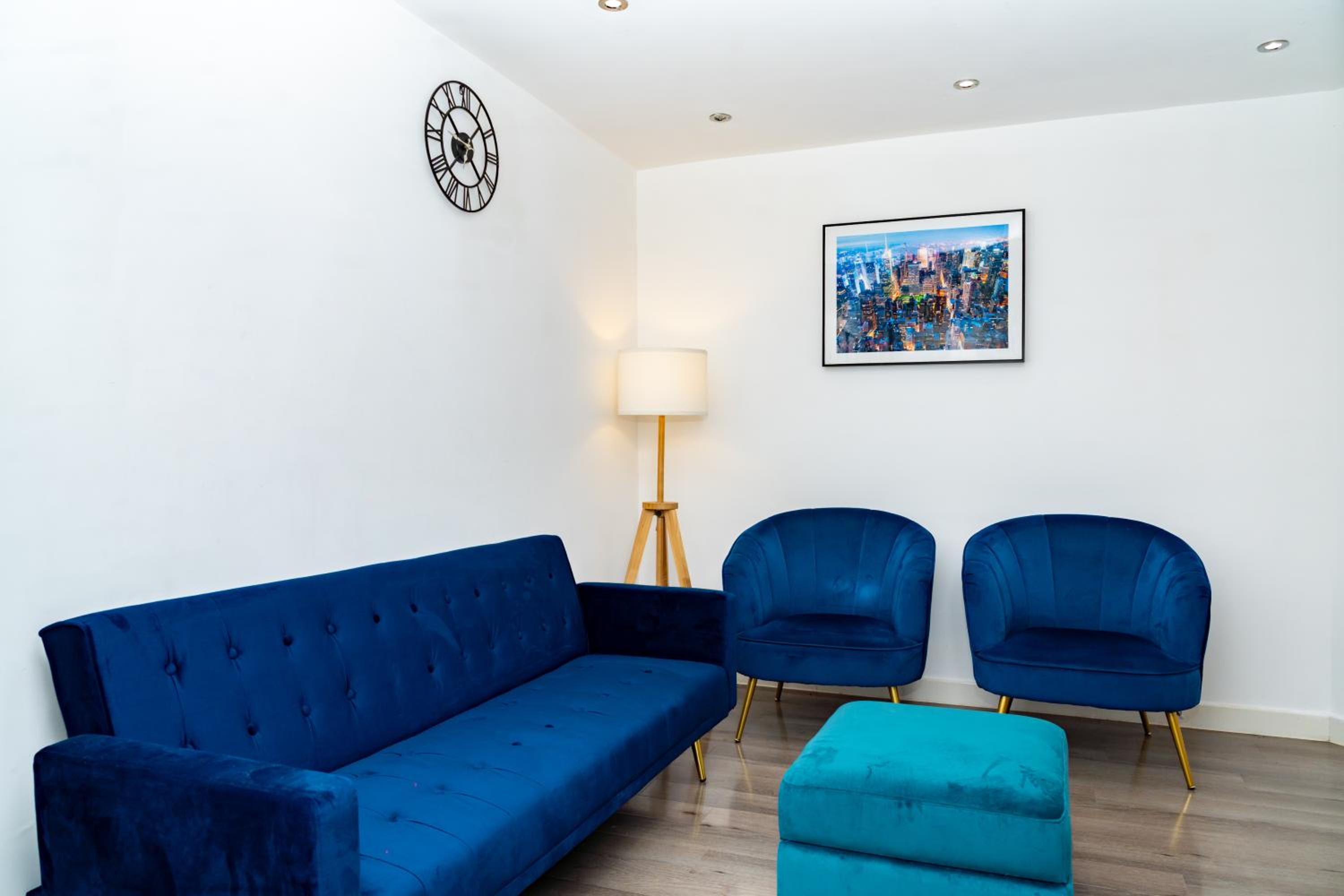 3BR Sleeps 6, Free Parking, City & Beach