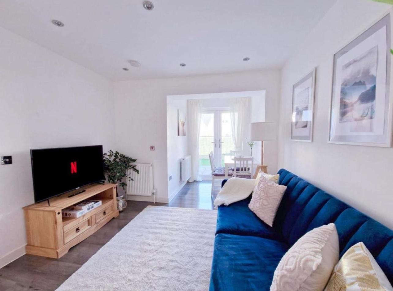 3BR Sleeps 6, Free Parking, City & Beach
