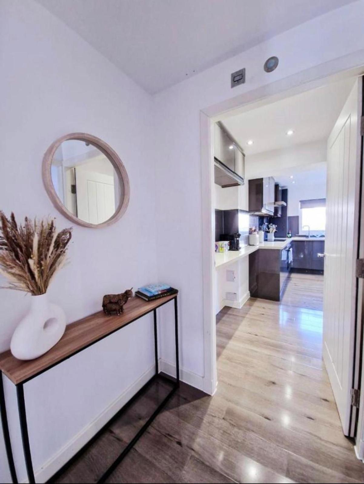 3BR Sleeps 6, Free Parking, City & Beach