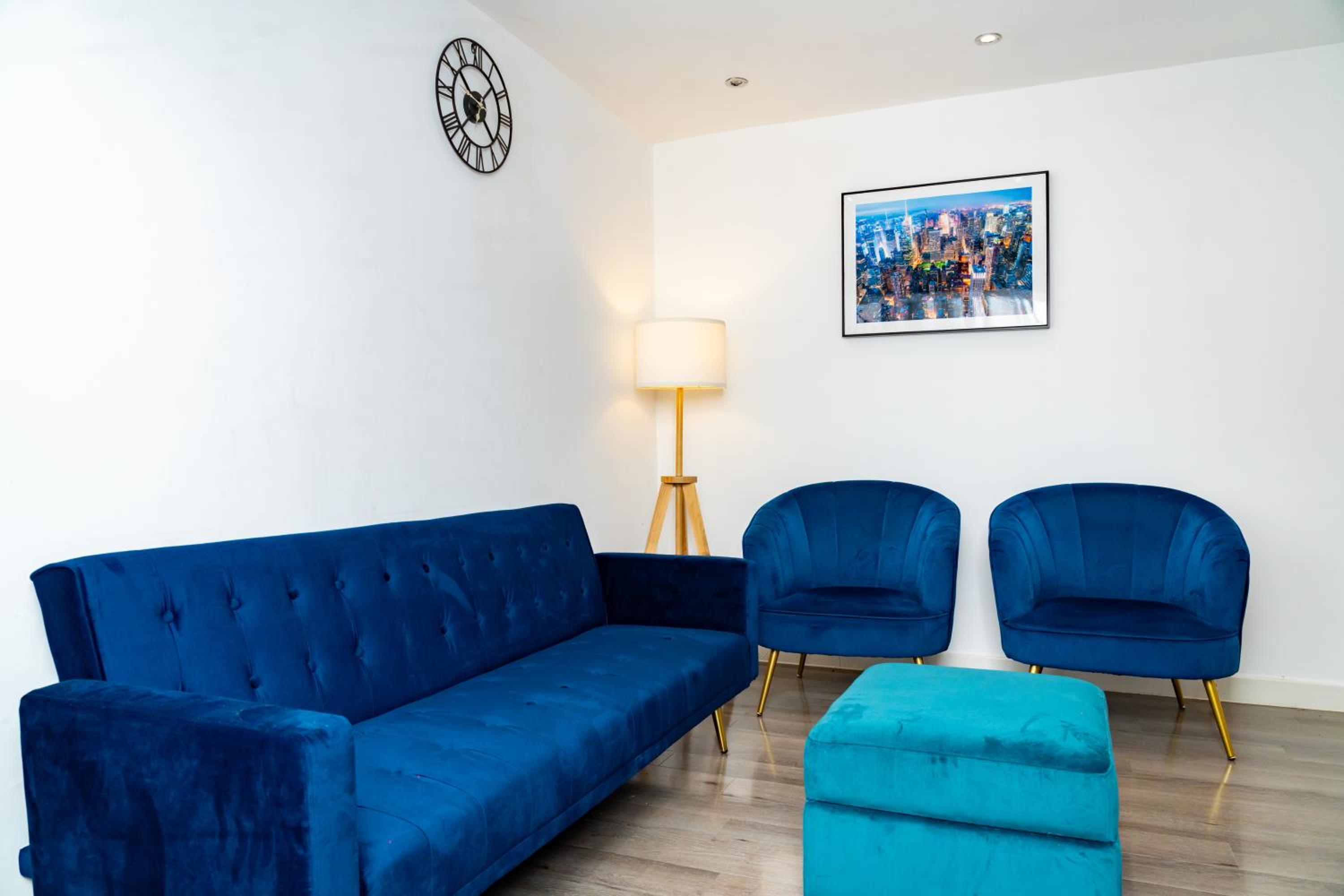3BR Sleeps 6, Free Parking, City & Beach