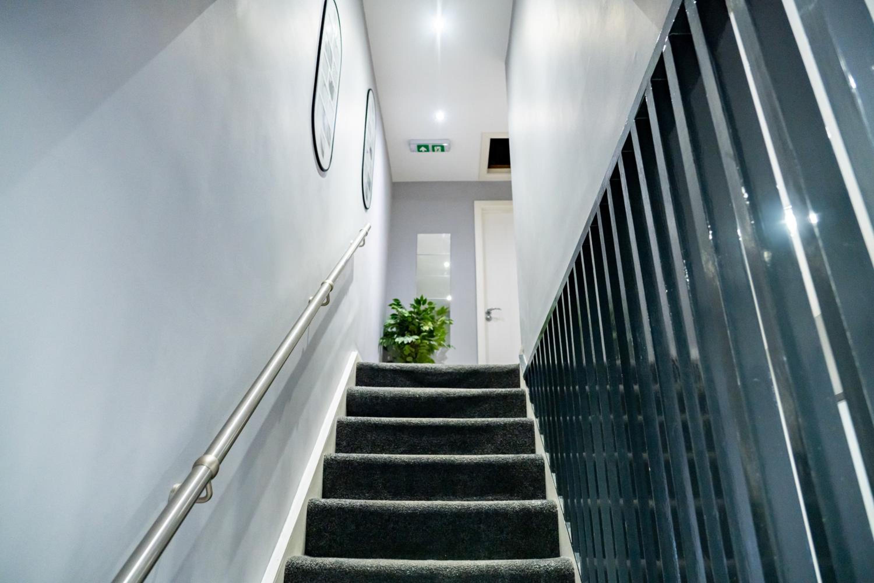 3BR Sleeps 6, Free Parking, City & Beach