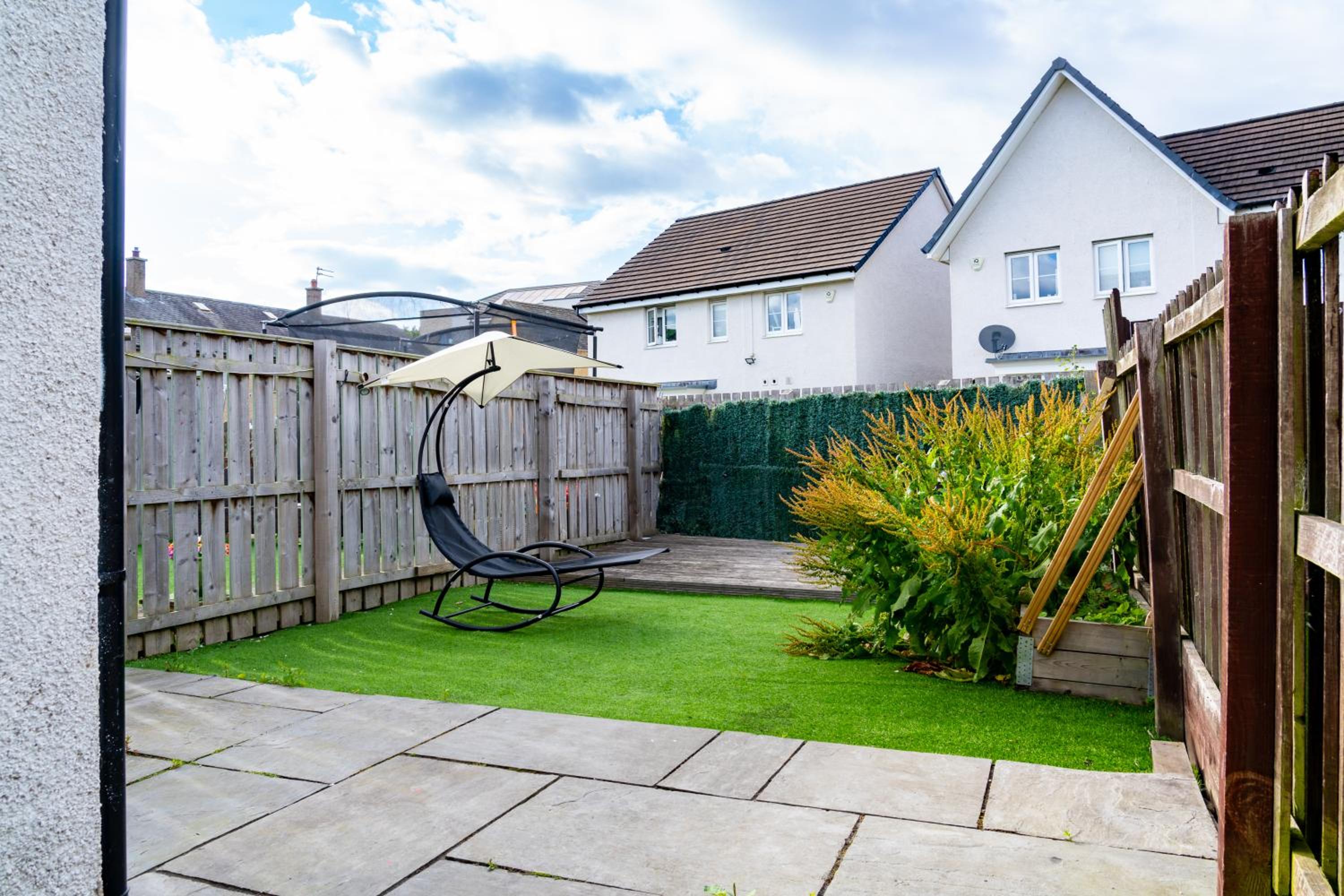 3BR Sleeps 6, Free Parking, City & Beach
