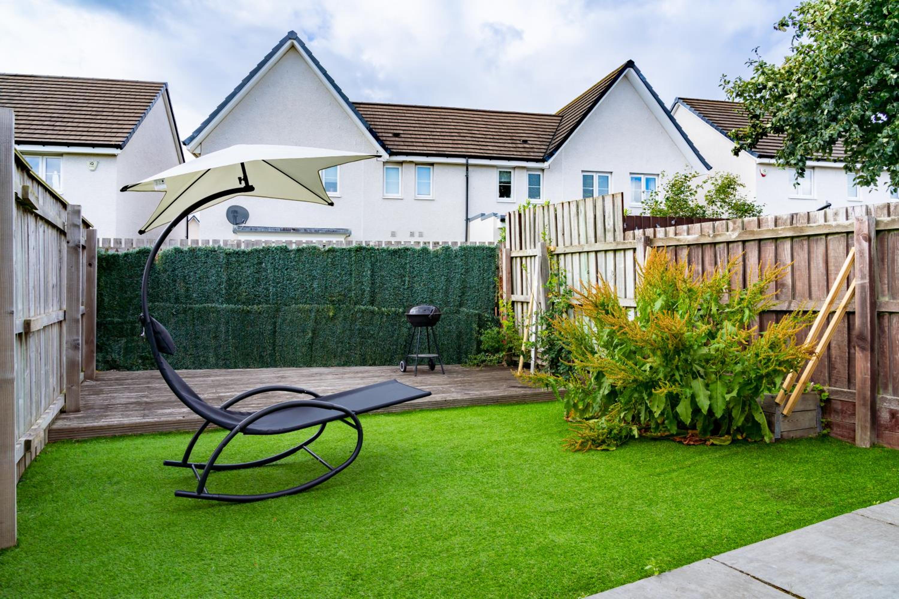 3BR Sleeps 6, Free Parking, City & Beach