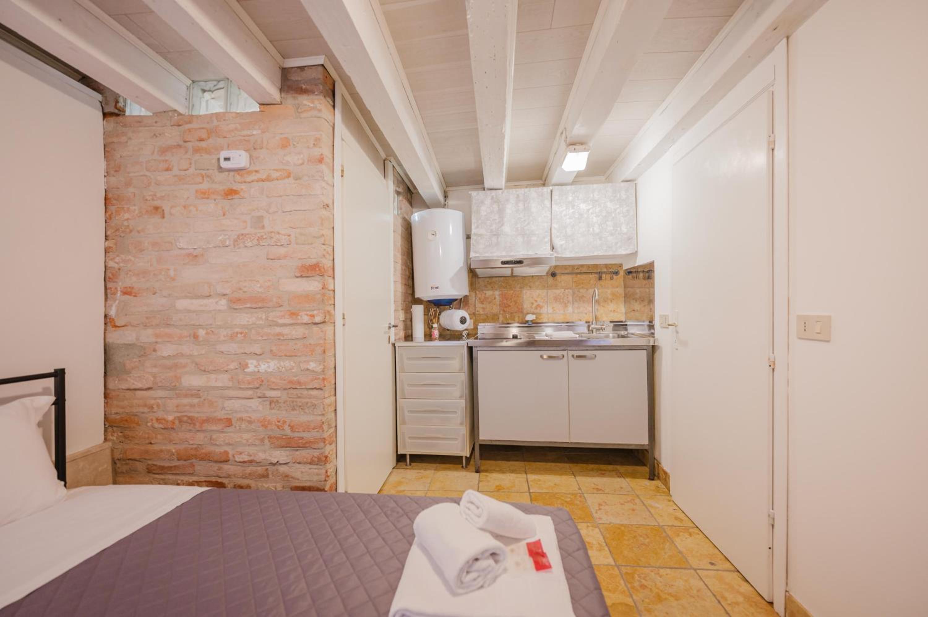 Balastro Design Rooms - Venice City Center
