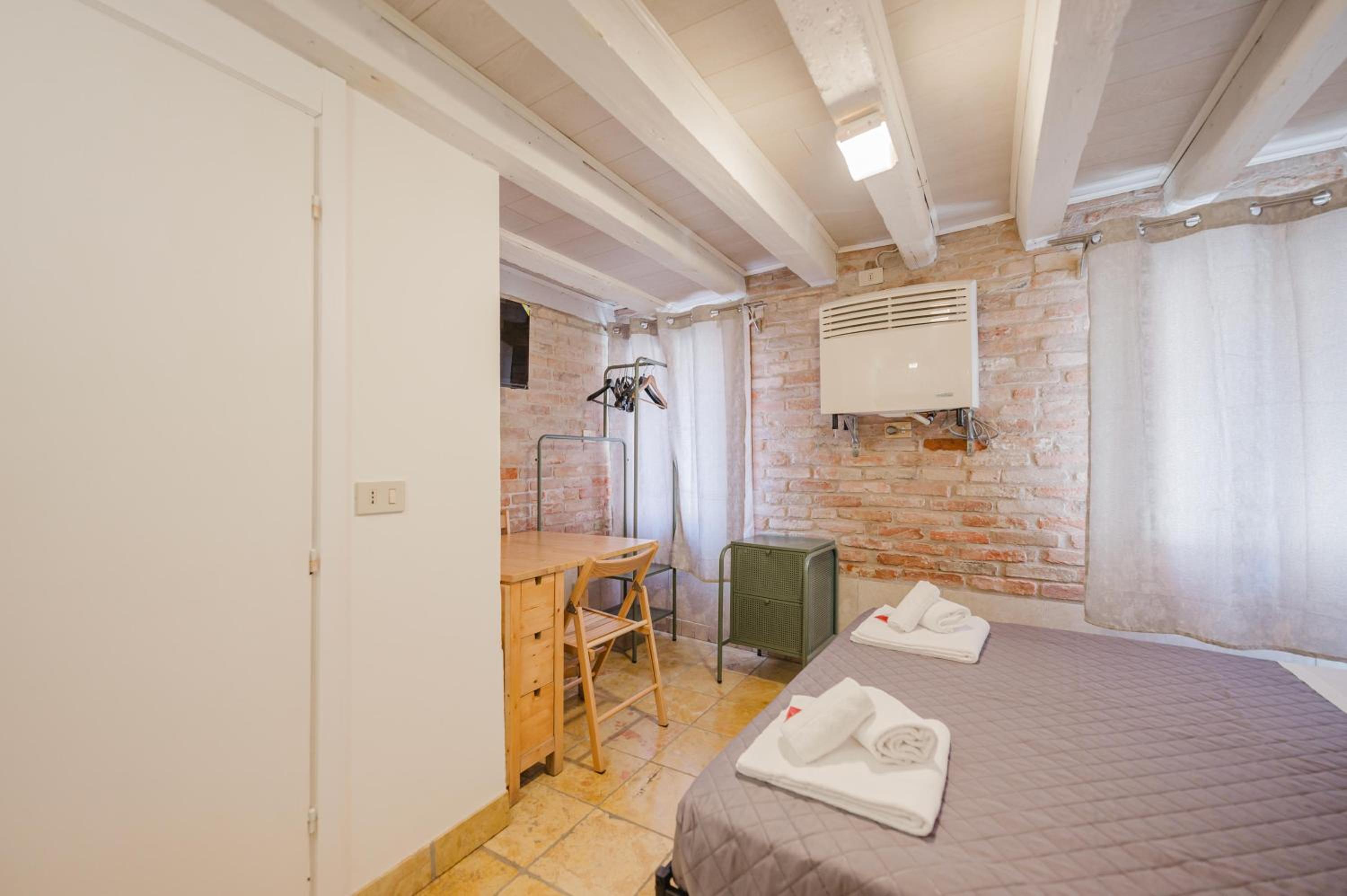 Balastro Design Rooms - Venice City Center