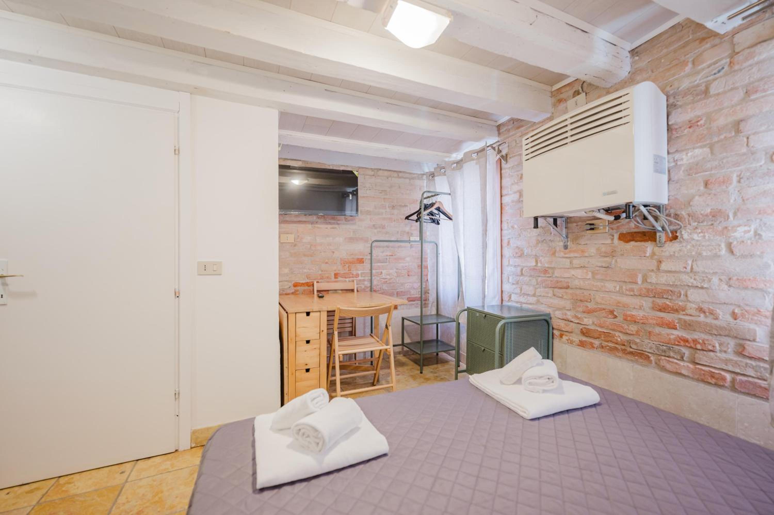 Balastro Design Rooms - Venice City Center