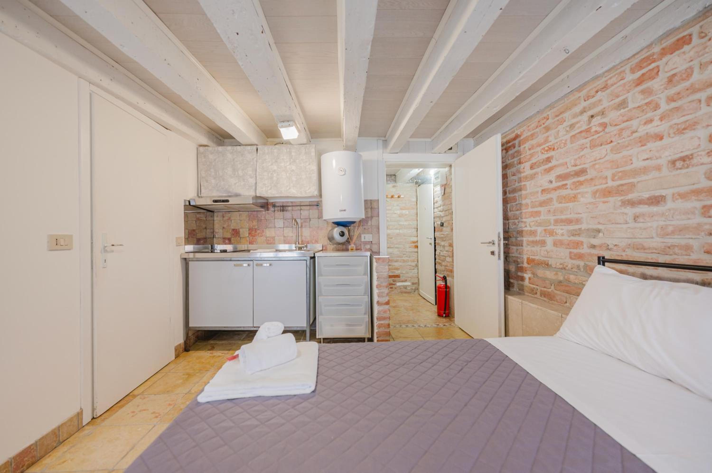 Balastro Design Rooms - Venice City Center