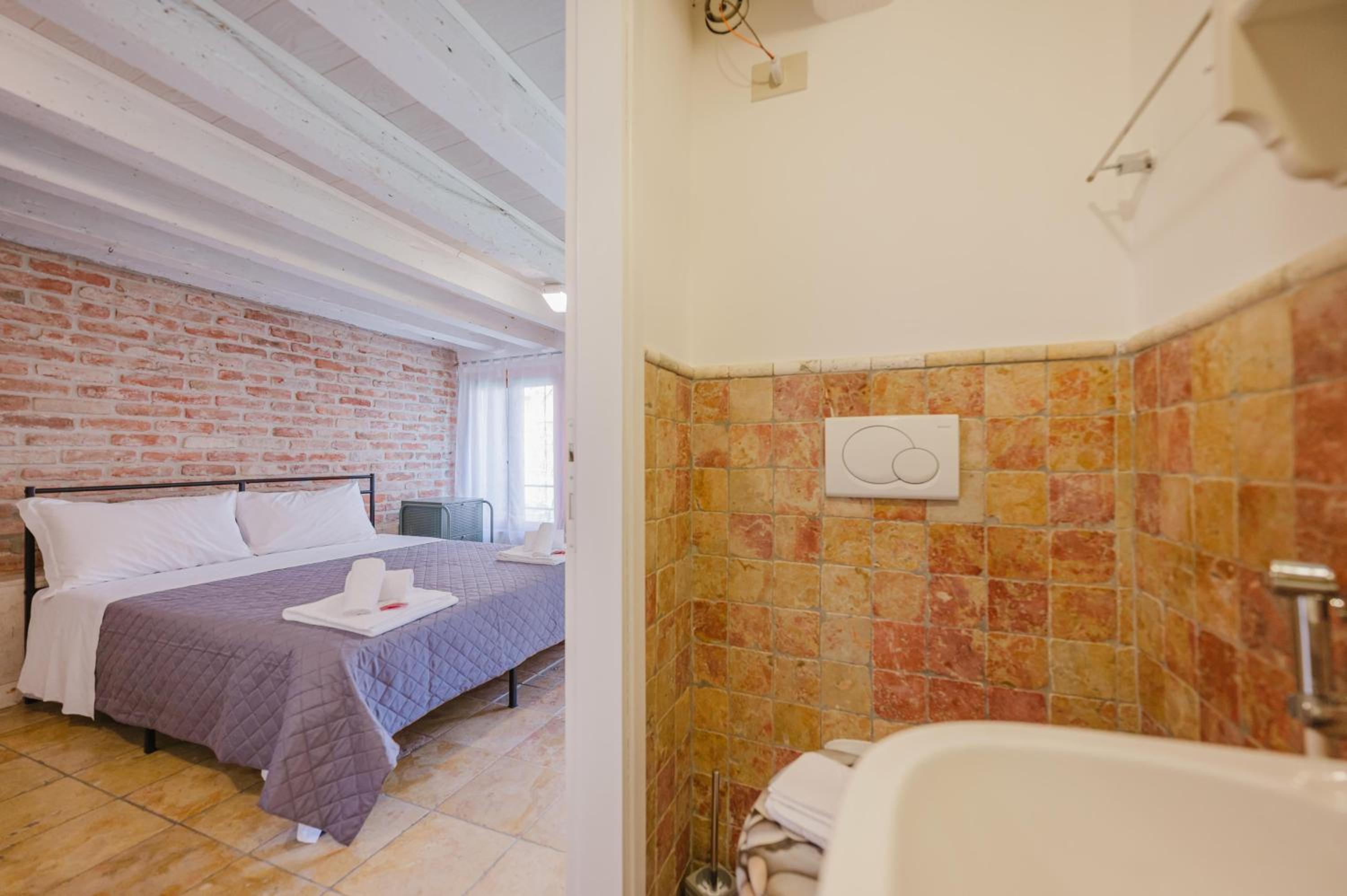 Balastro Design Rooms - Venice City Center