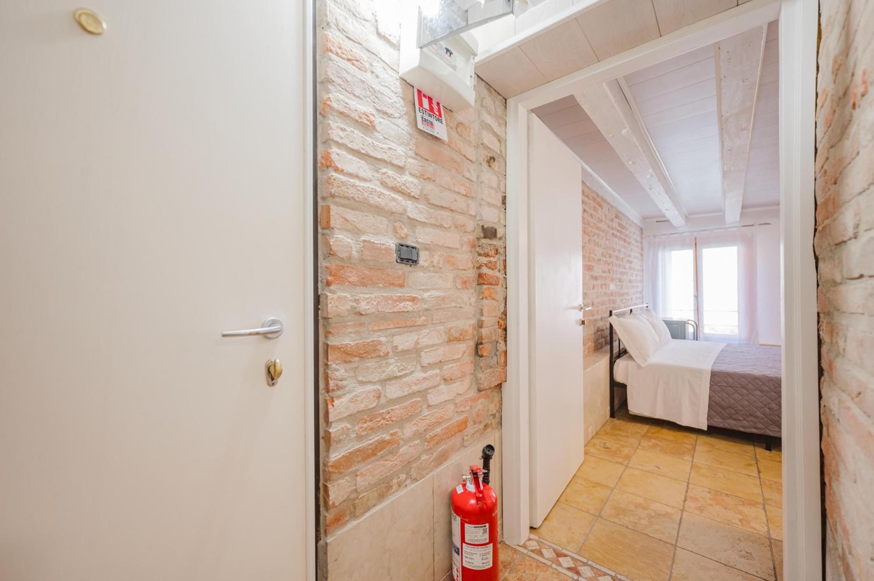 Balastro Design Rooms - Venice City Center