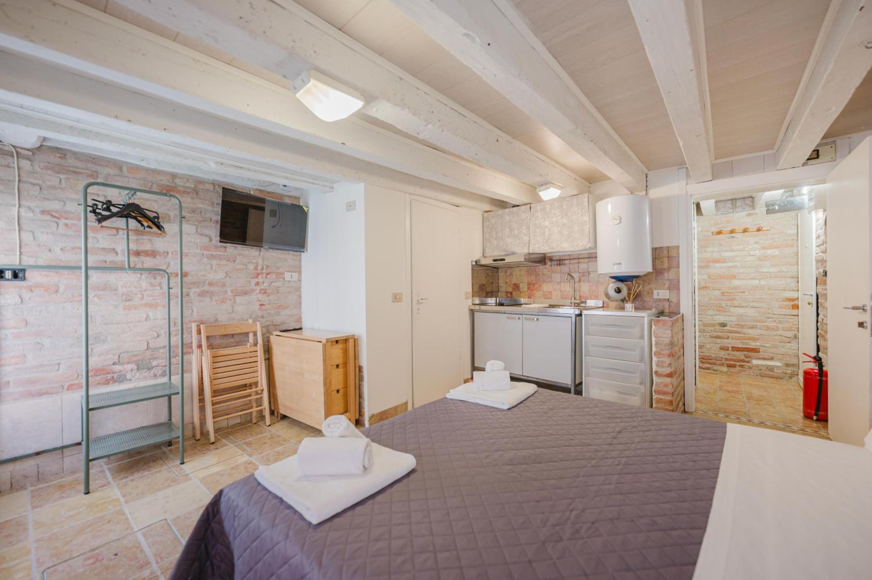 Balastro Design Rooms - Venice City Center