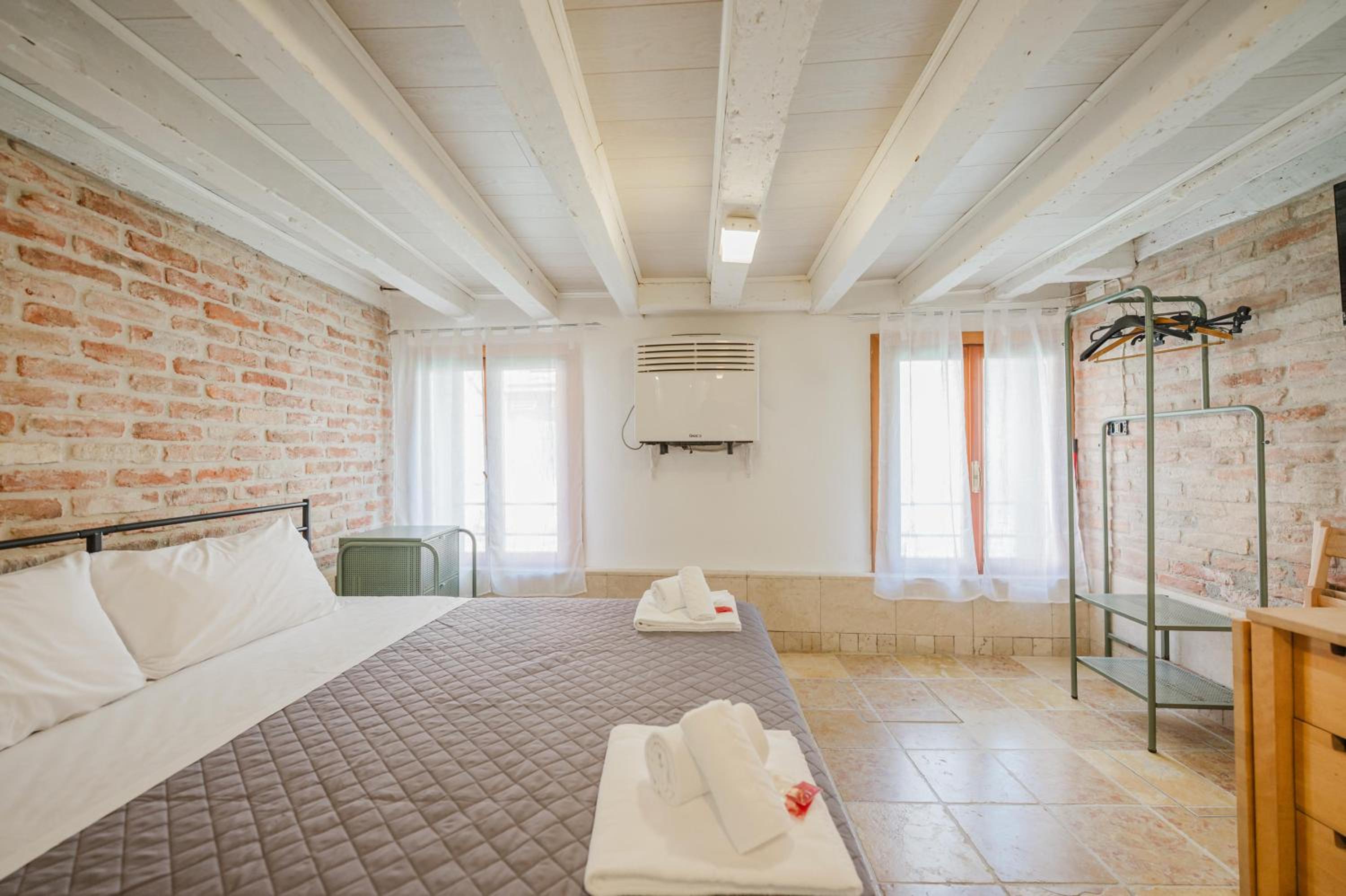 Balastro Design Rooms - Venice City Center