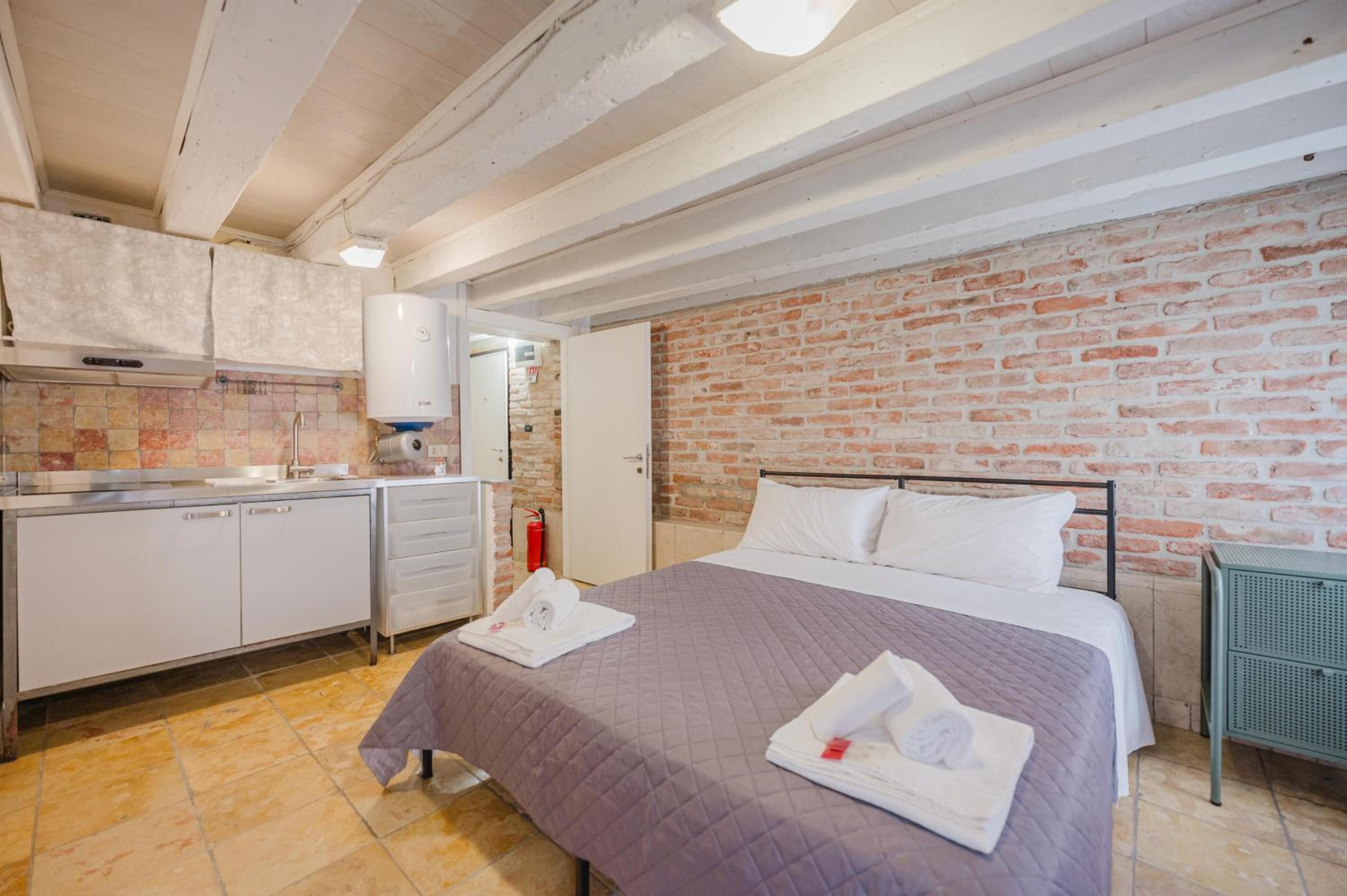 Balastro Design Rooms - Venice City Center