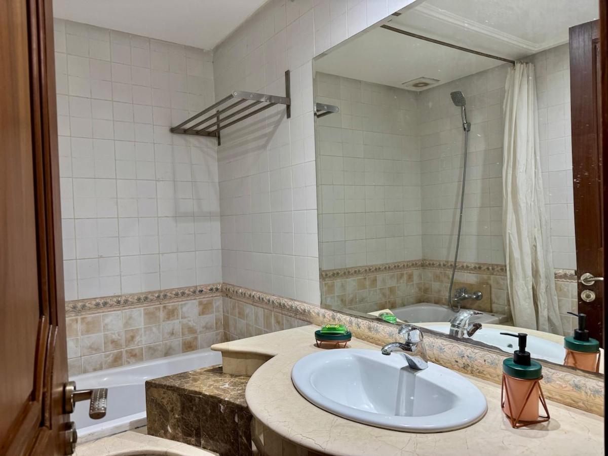 Chic & Spacious 4BR with Jacuzzi-Fez New City Stay