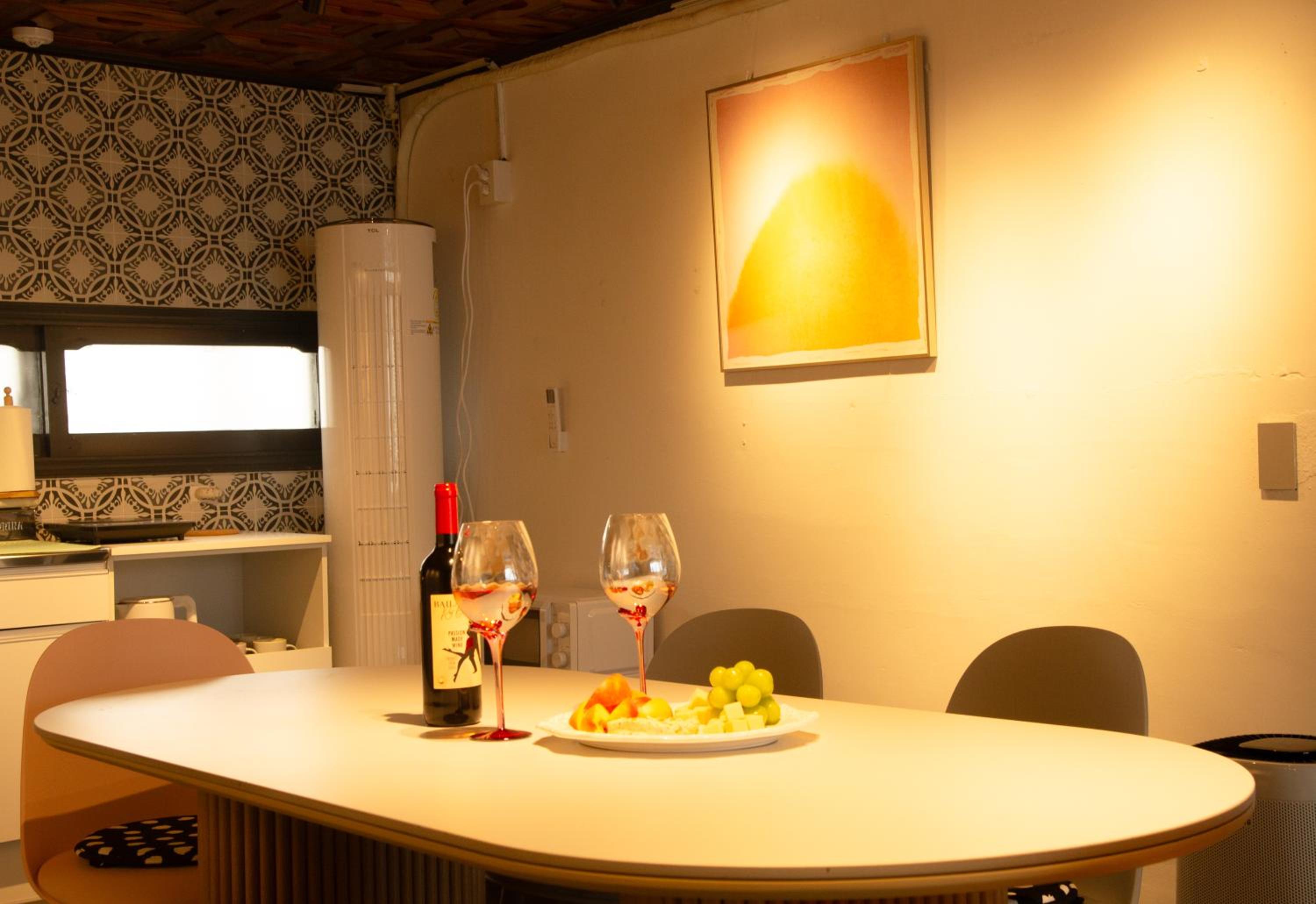 4 Beds in the Heart of Hongdae, Mangwon, Sangsu & Red Road