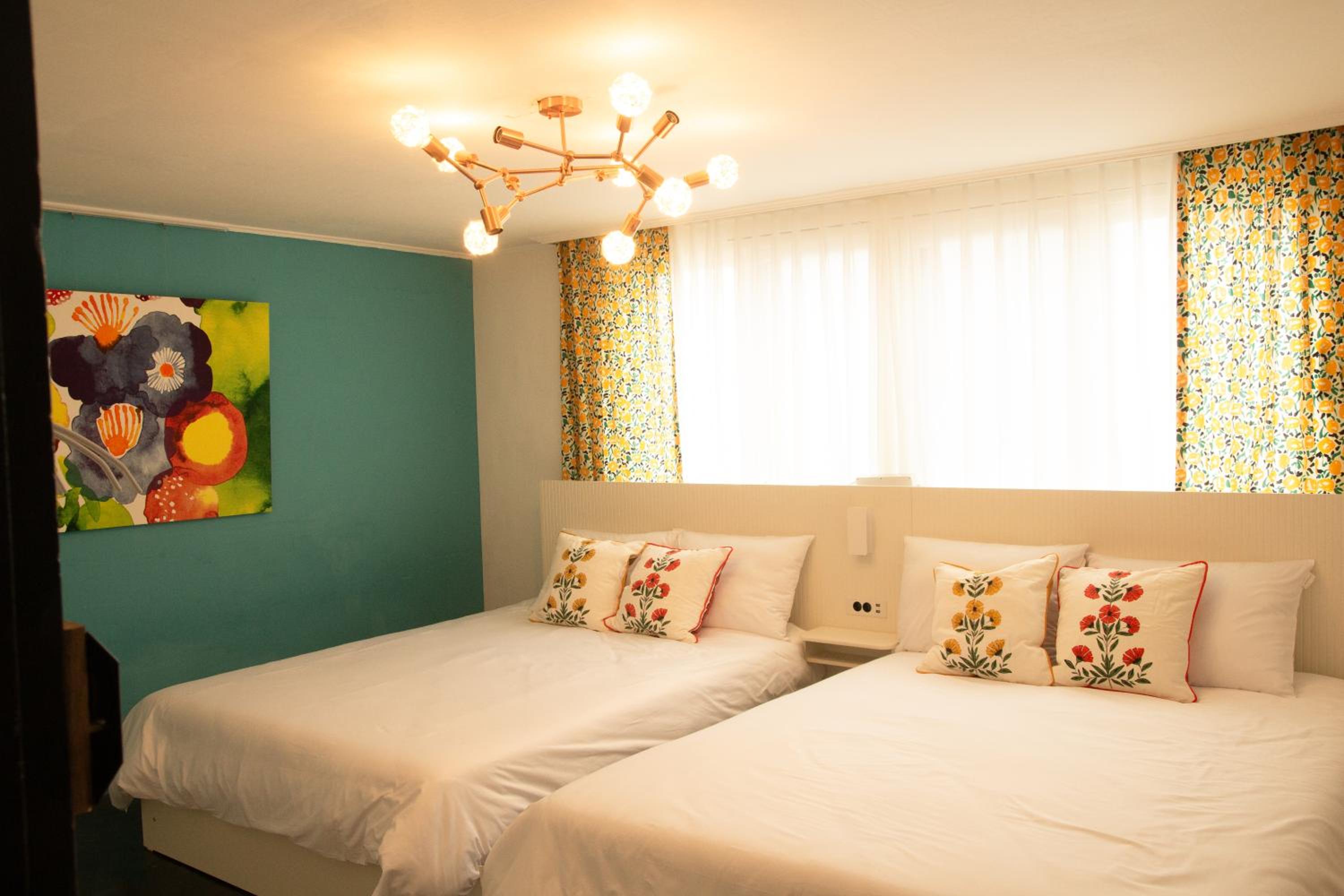 4 Beds in the Heart of Hongdae, Mangwon, Sangsu & Red Road